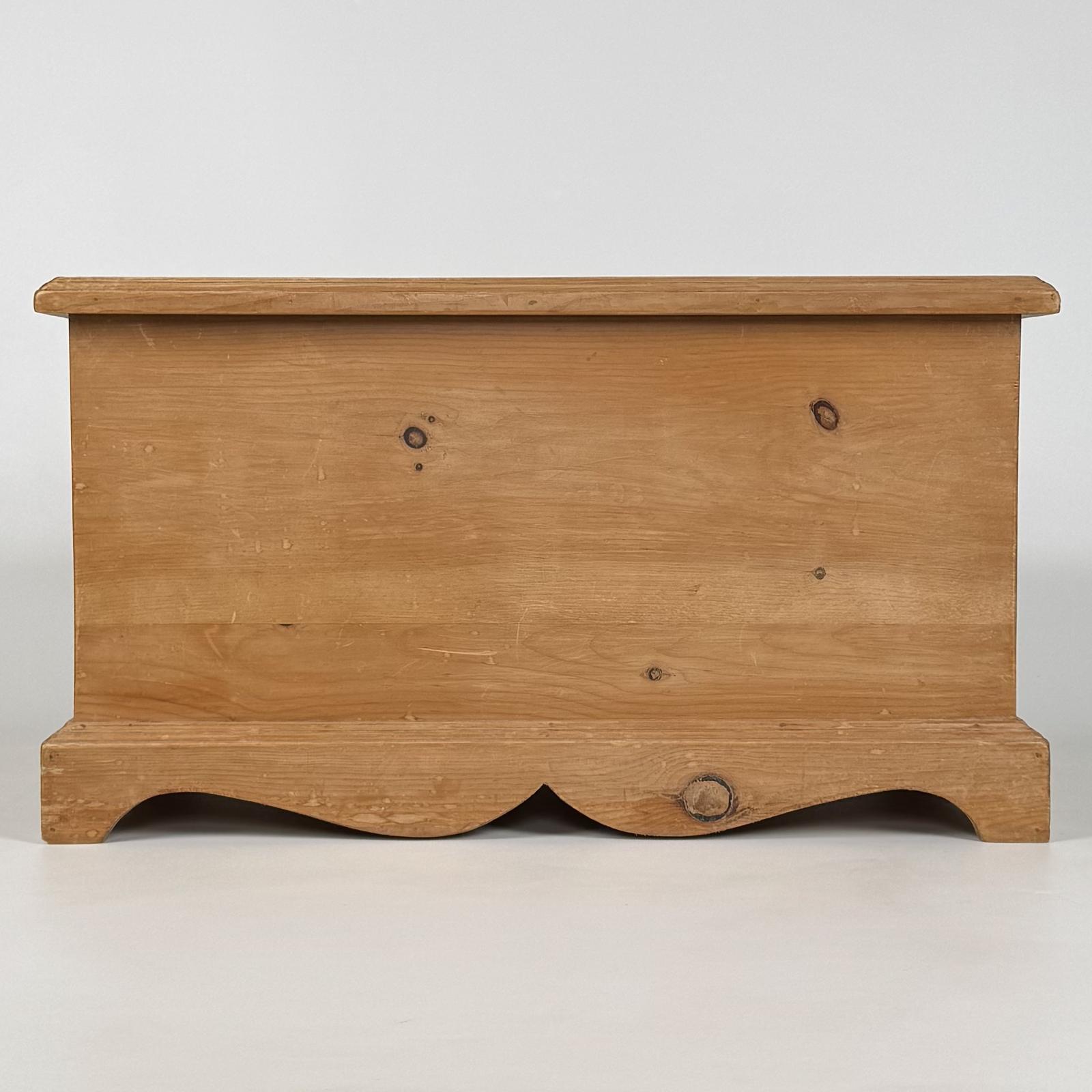 Vintage 20th Century Small Pine Storage Box (1 of 10)