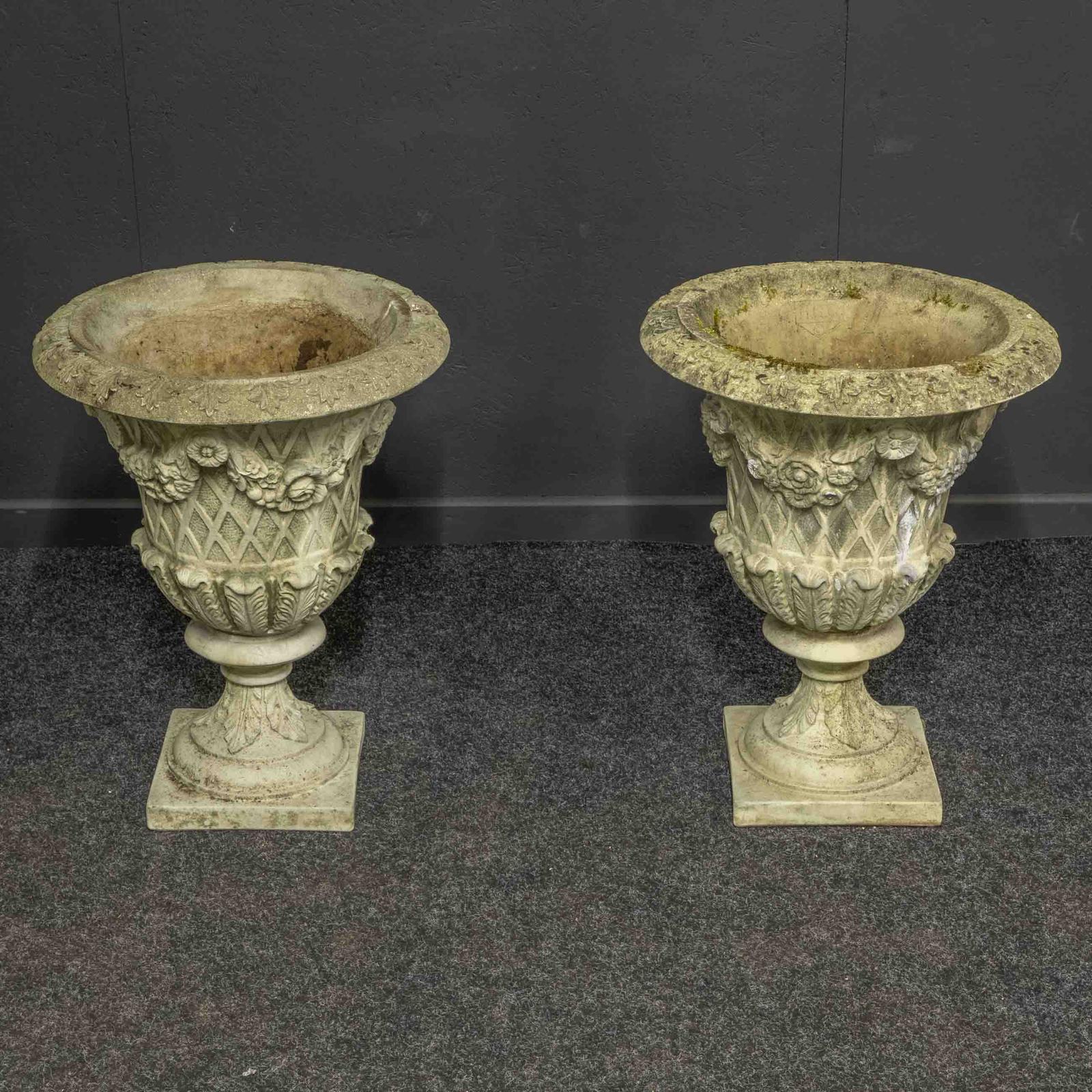 Large Garden Urns (1 of 14)