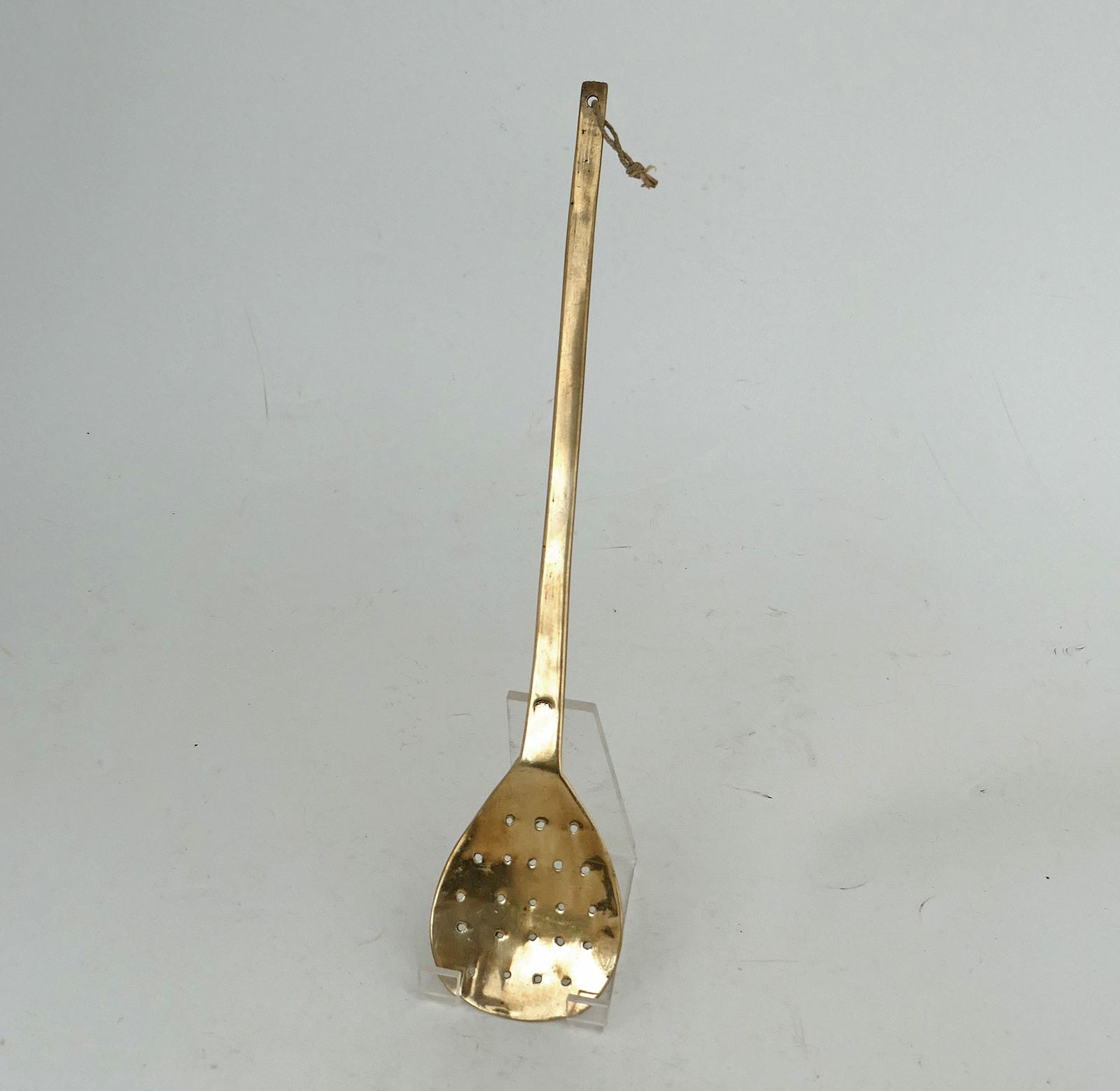 Antique Metalware 17thc Brass Fish Slice From The Manor House Kitchen (1 of 5) Antique Metalware 17thc Brass Fish Slice From The Manor House Kitchen (1 of 5)