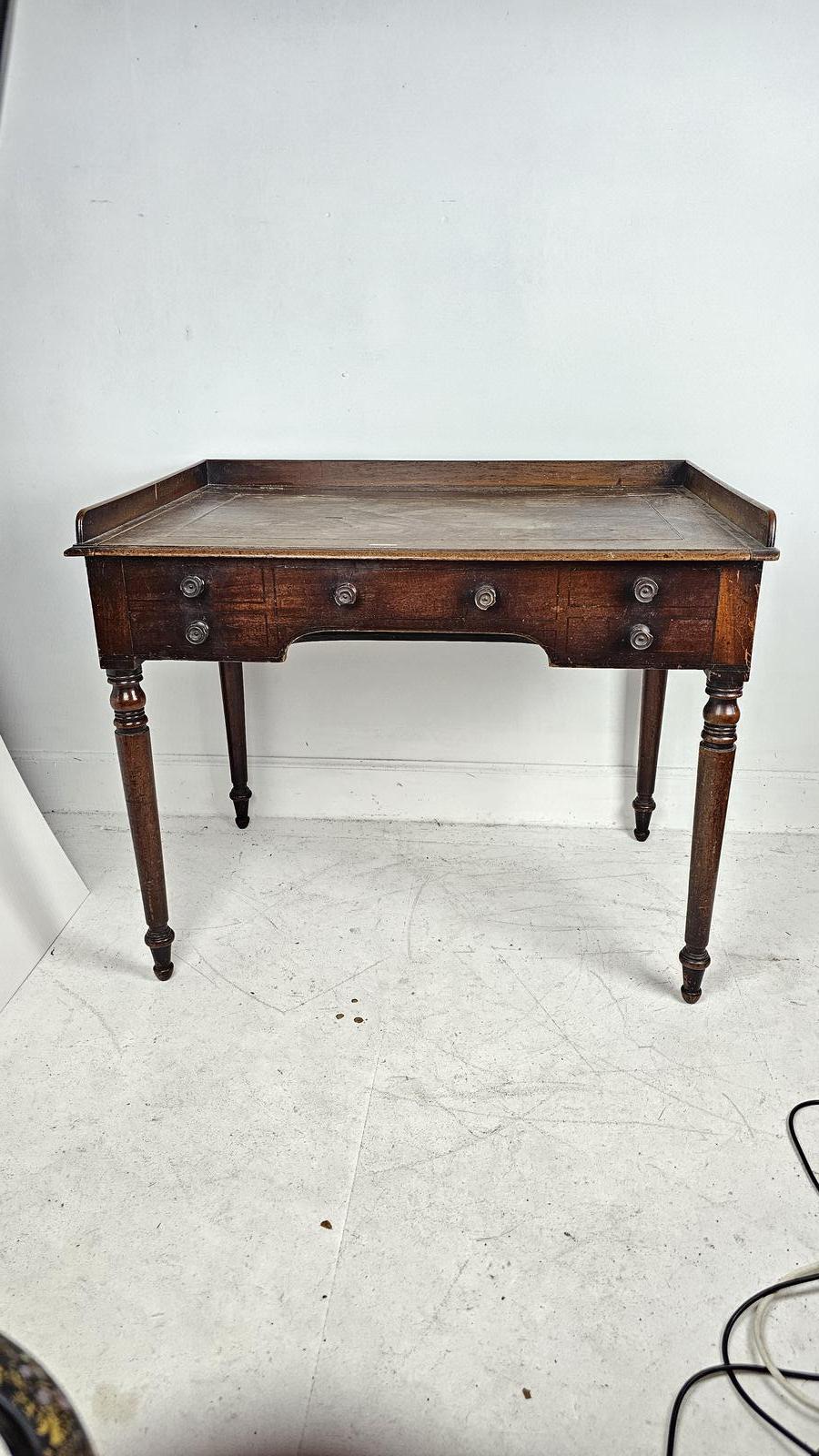 Georgian Washstand / Table (1 of 9) Georgian Washstand / Table (1 of 9)