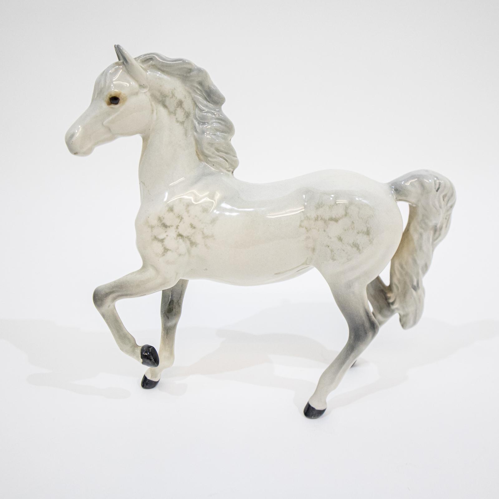Beswick Trotting Dapple Horse (1 of 7)