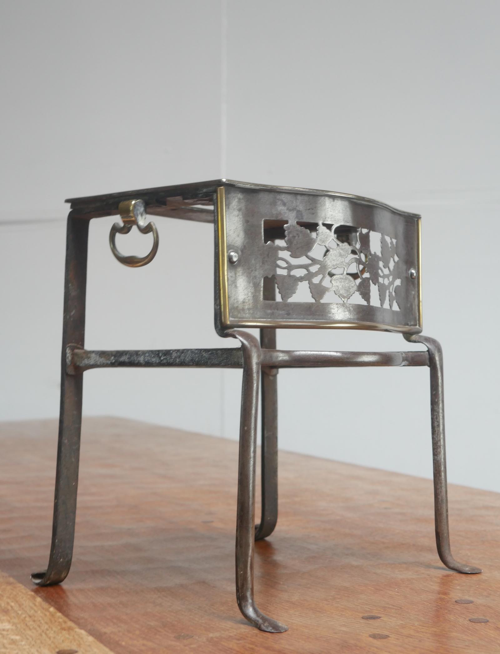 Footman - main image