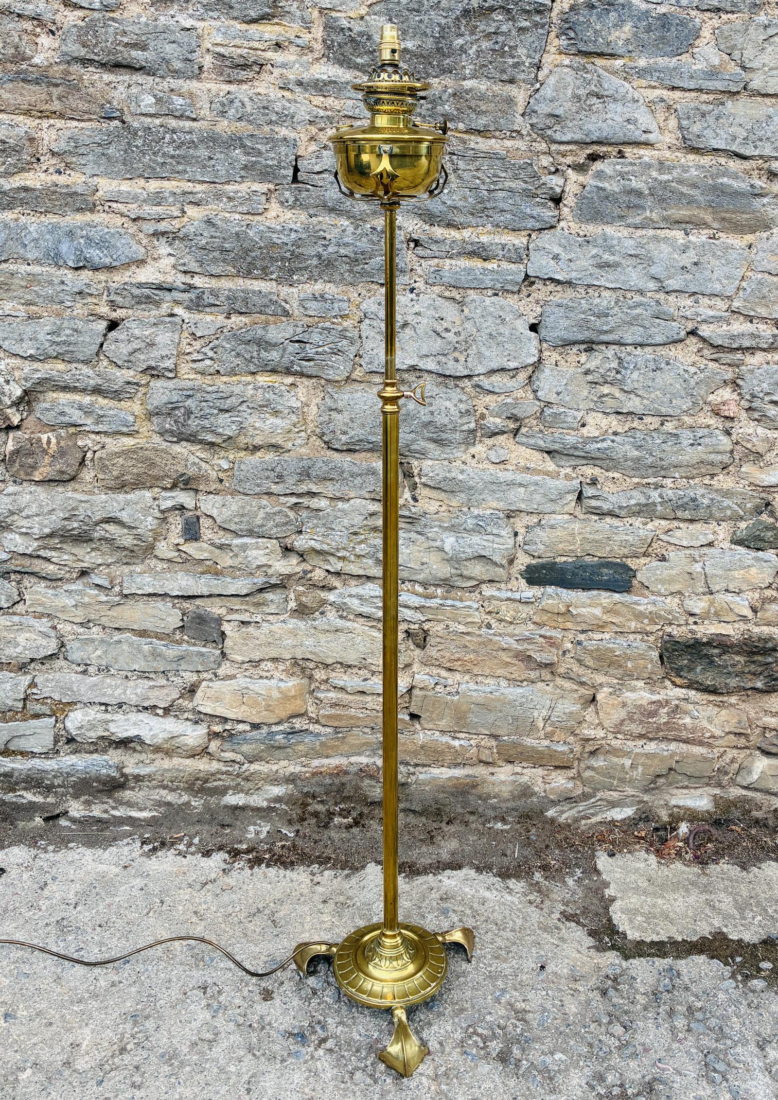 Victorian Brass Telescopic Oil Lamp Converted to Electric (1 of 9) Victorian Brass Telescopic Oil Lamp Converted to Electric (1 of 9)