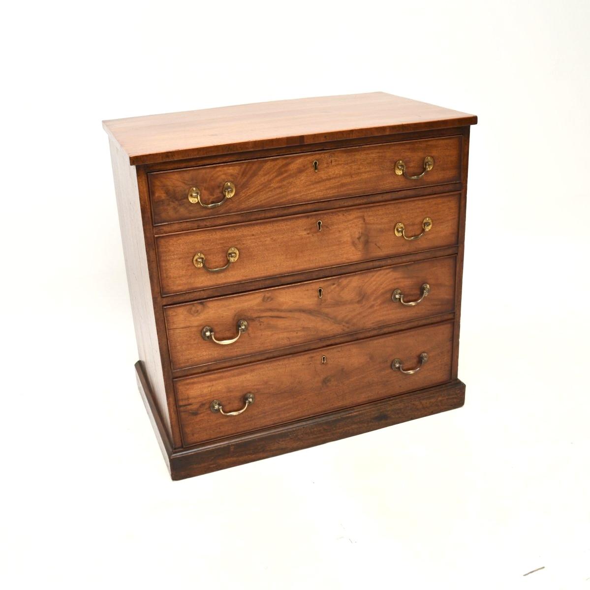 Antique Victorian Period Mahogany Chest of Drawers (1 of 10) Antique Victorian Period Mahogany Chest of Drawers (1 of 10)