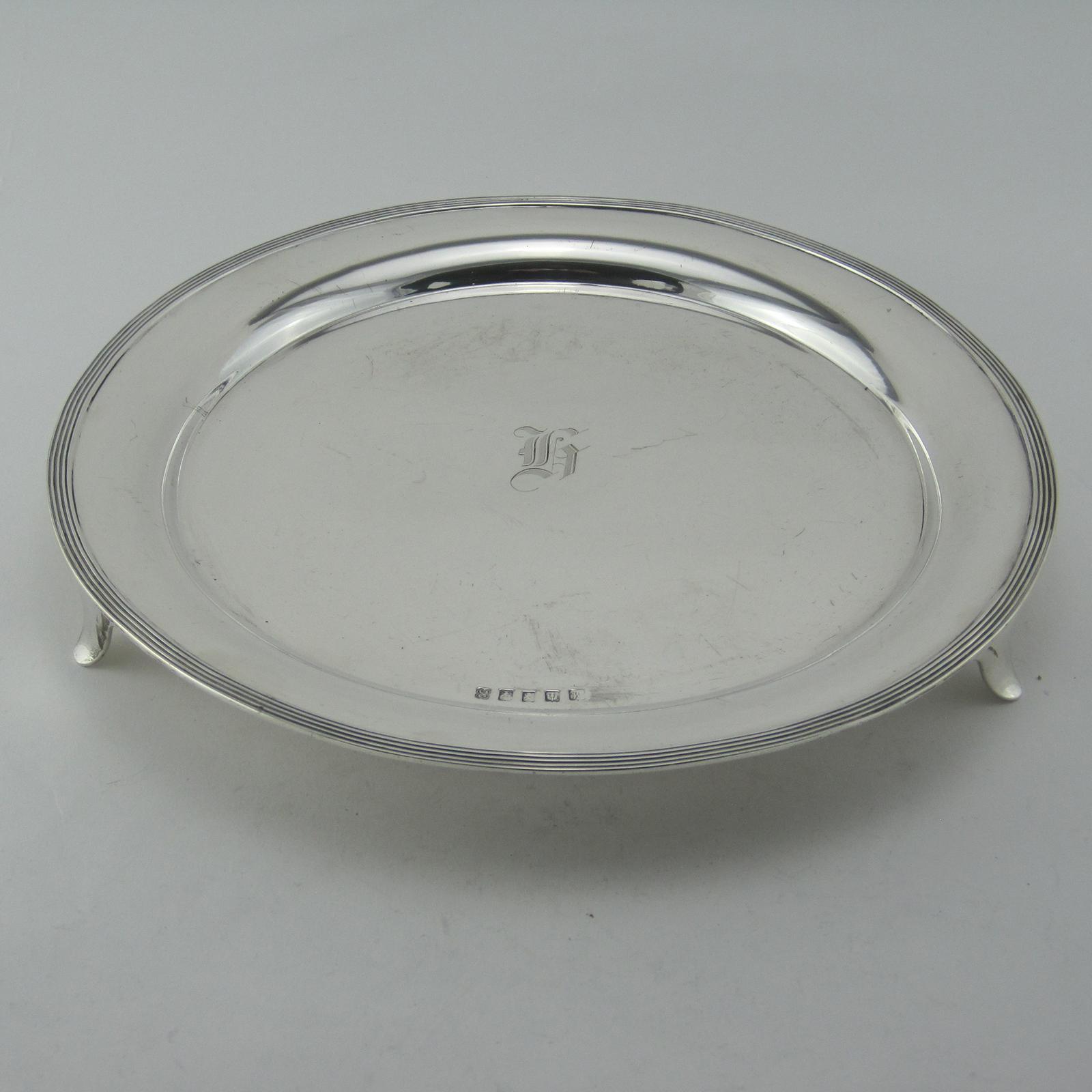 Plain Stylish Glasgow Sterling Silver Circular Salver (1 of 6) Plain Stylish Glasgow Sterling Silver Circular Salver (1 of 6)