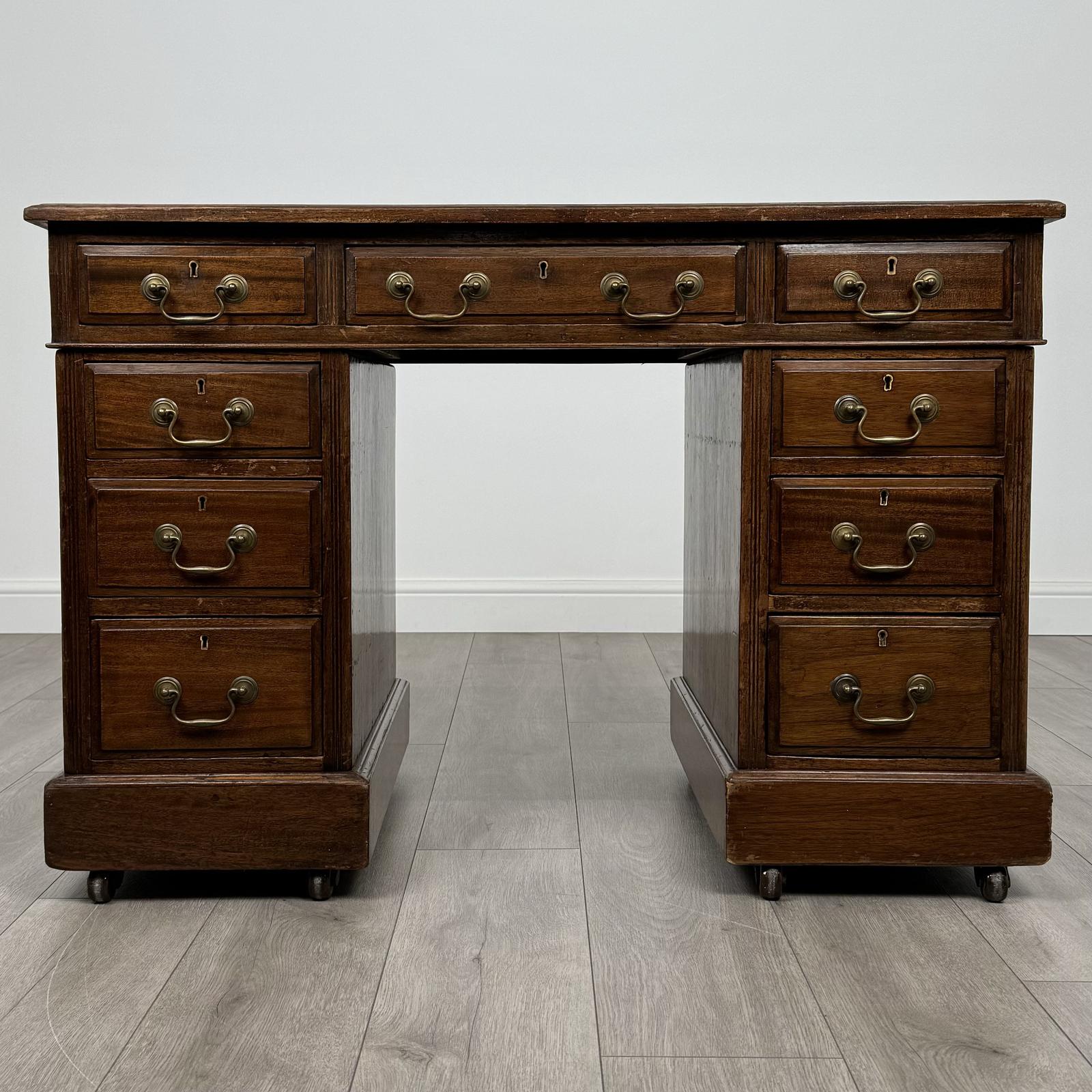 Antique 19th Century Pedestal Desk In Mahogany (1 of 11)