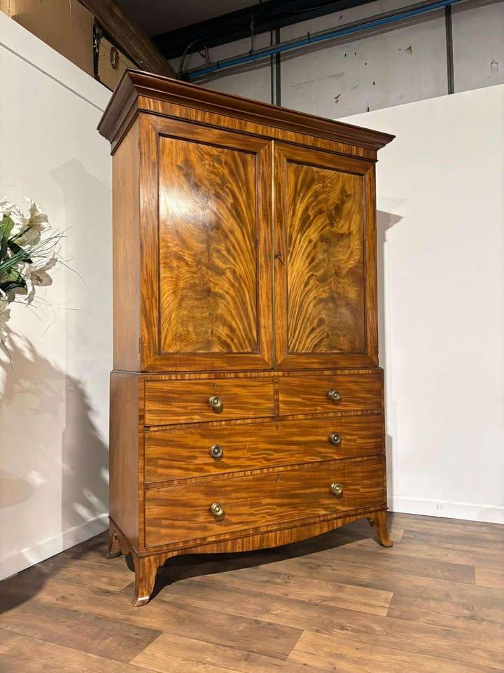 Georgian Flame Mahogany Linen Press (1 of 19)