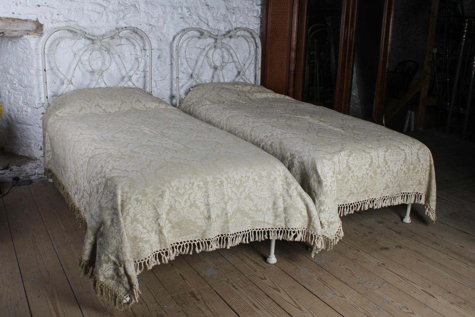 Unique & Charming English Single Beds in American Style - Can Be Joined (1 of 10)