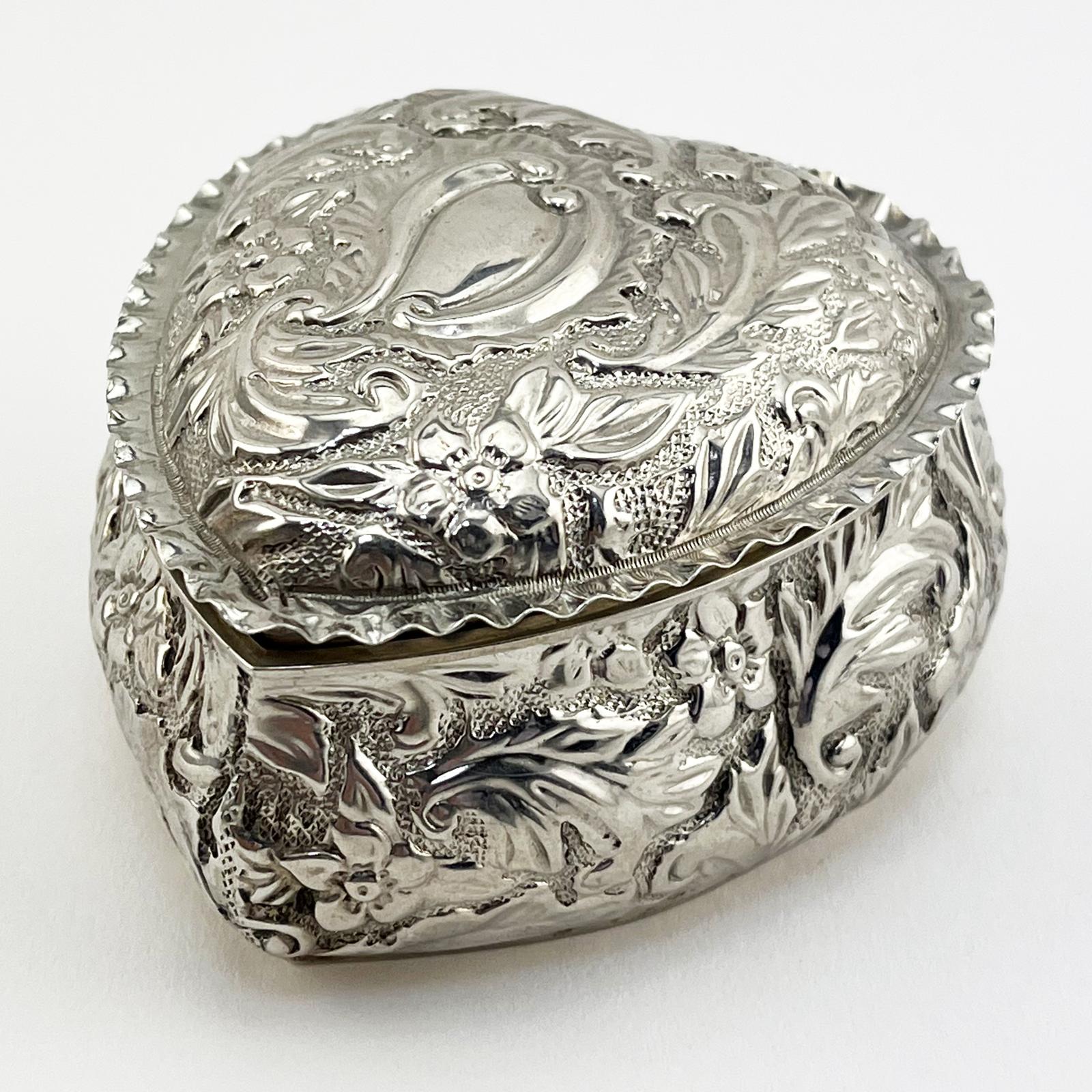 Heart Shaped Sterling Silver Trinket / Jewellery Box (1 of 6) Heart Shaped Sterling Silver Trinket / Jewellery Box (1 of 6)