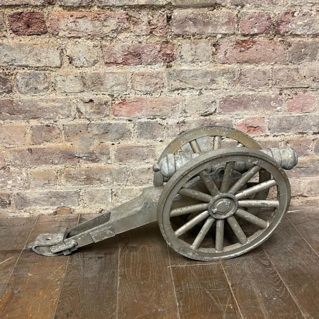 Arsenal Gunners Cannon (1 of 4) Arsenal Gunners Cannon (1 of 4)