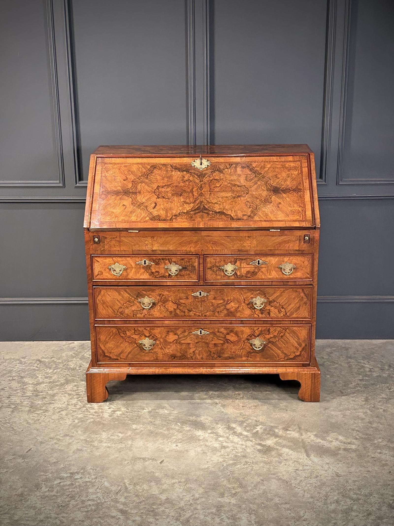 Queen Anne Figured Walnut Bureau (1 of 18) Queen Anne Figured Walnut Bureau (1 of 18)