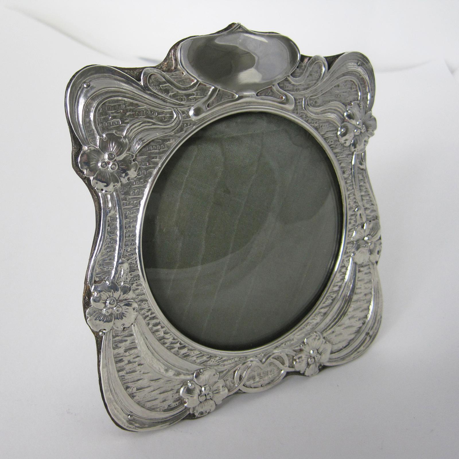 Art Nouveau Style Silver Photo Frame with a Circular Domed Glass Window (1 of 6) Art Nouveau Style Silver Photo Frame with a Circular Domed Glass Window (1 of 6)