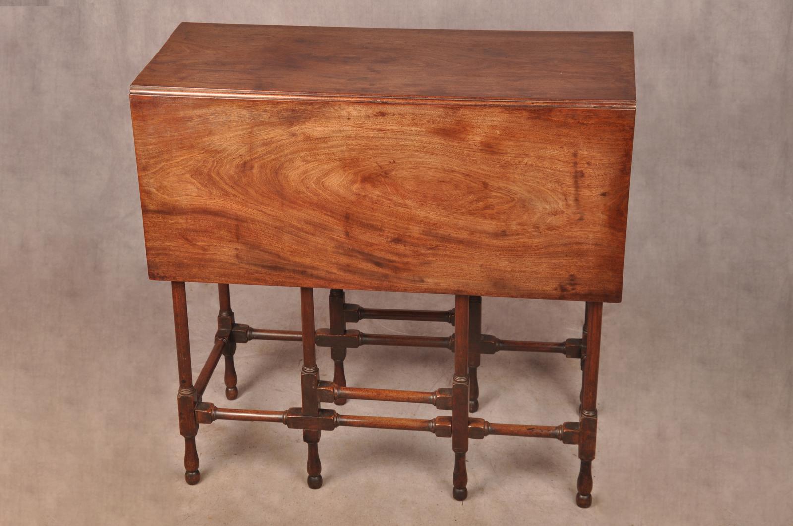 Fine 18th Century Mahogany Spider Table (1 of 14)
