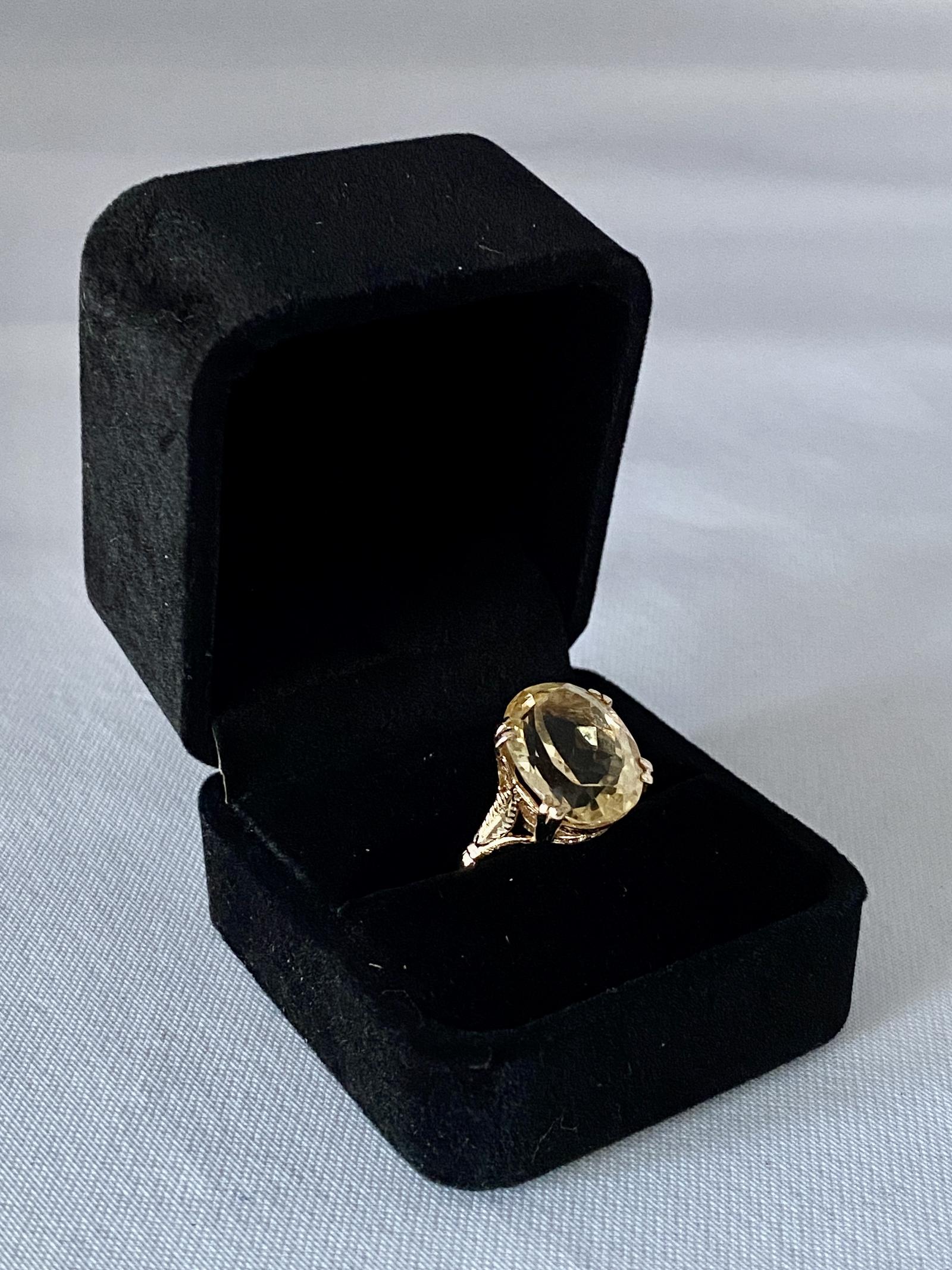 Vintage Citrine and 9ct Gold Ring. C1960 (1 of 7)