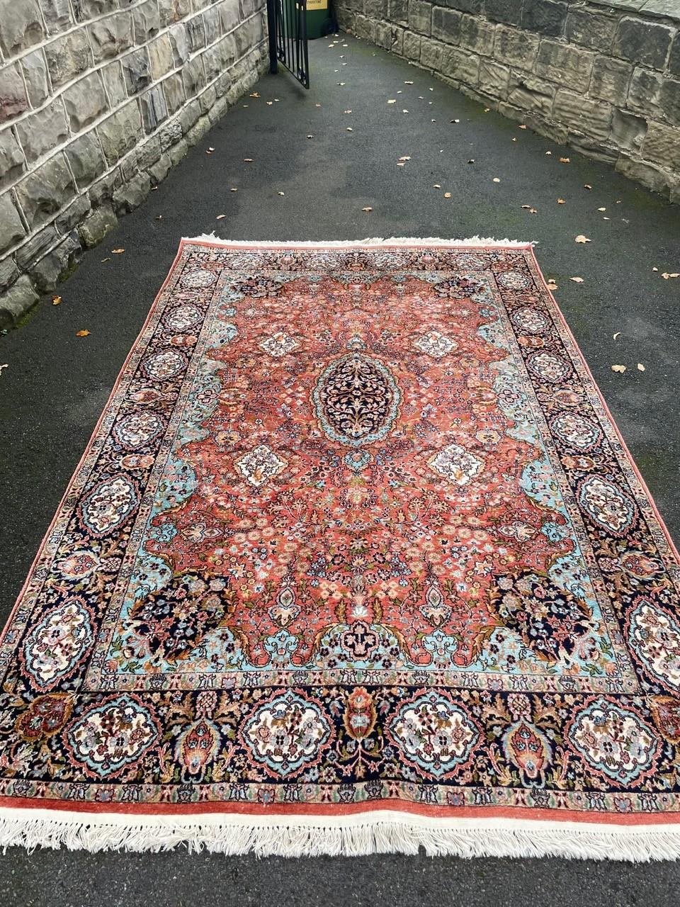 Quality Persian Silk Carpet 9ft x 6ft (1 of 11)