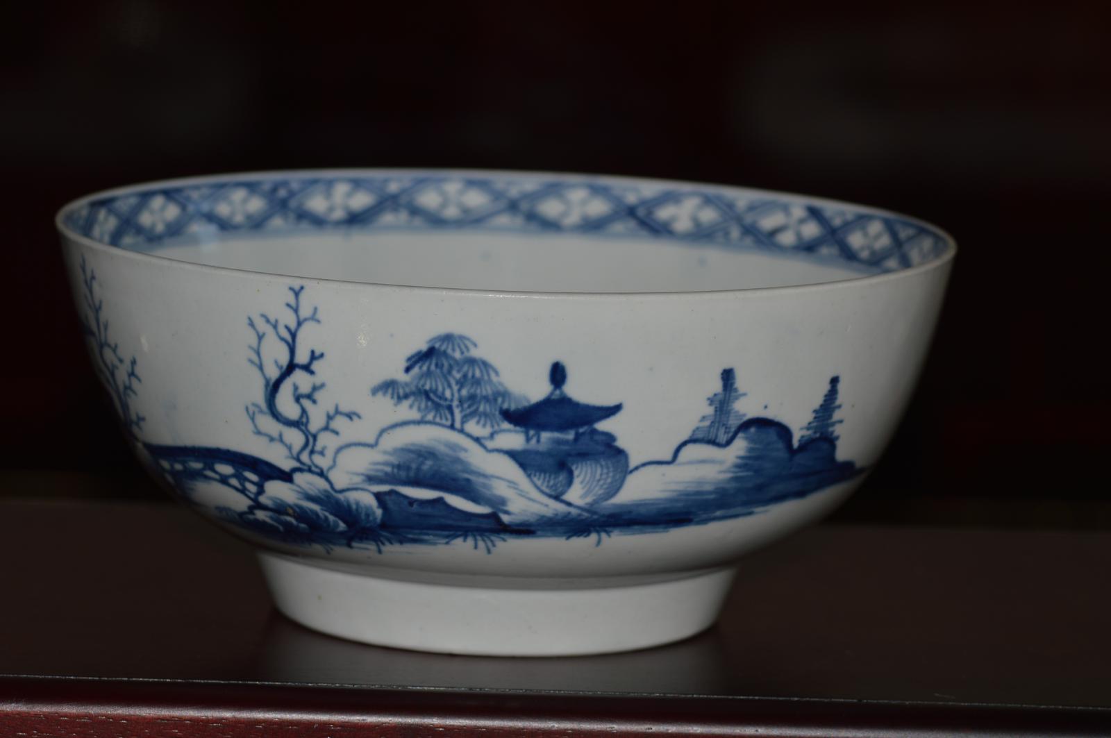 18th Century Worcester Blue & White 'Precipice' Pattern Bowl (1 of 8)