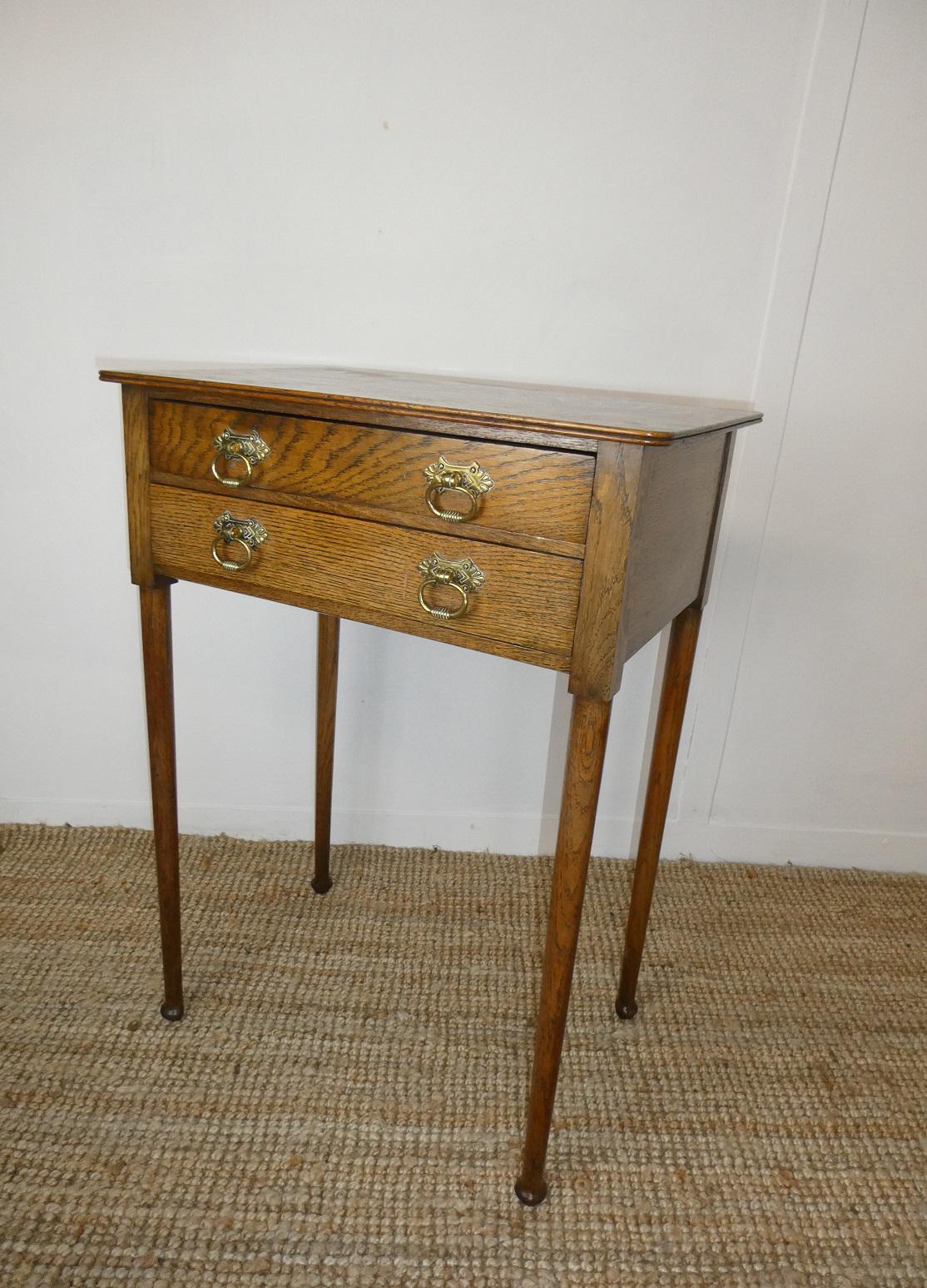 English Oak Lamp Table (1 of 10) English Oak Lamp Table (1 of 10)