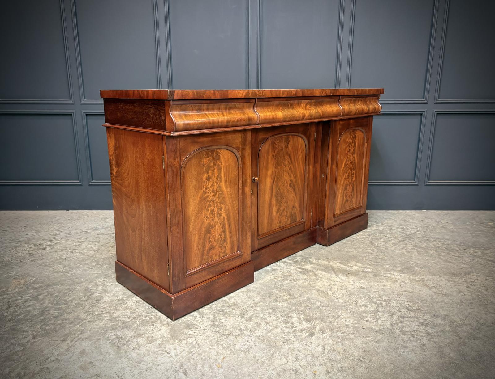 Victorian Mahogany Sideboard (1 of 12)