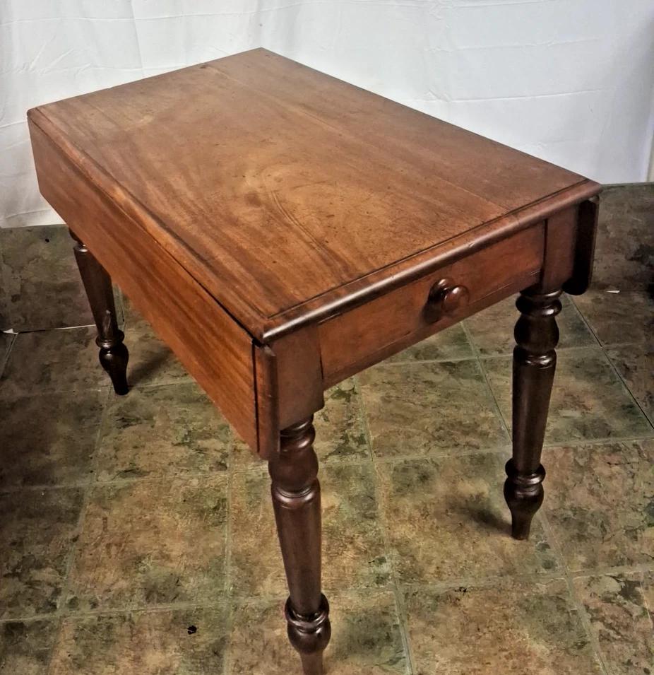 Antique Victorian Pembroke Table Full Of Gorgeous Patina (1 of 13) Antique Victorian Pembroke Table Full Of Gorgeous Patina (1 of 13)