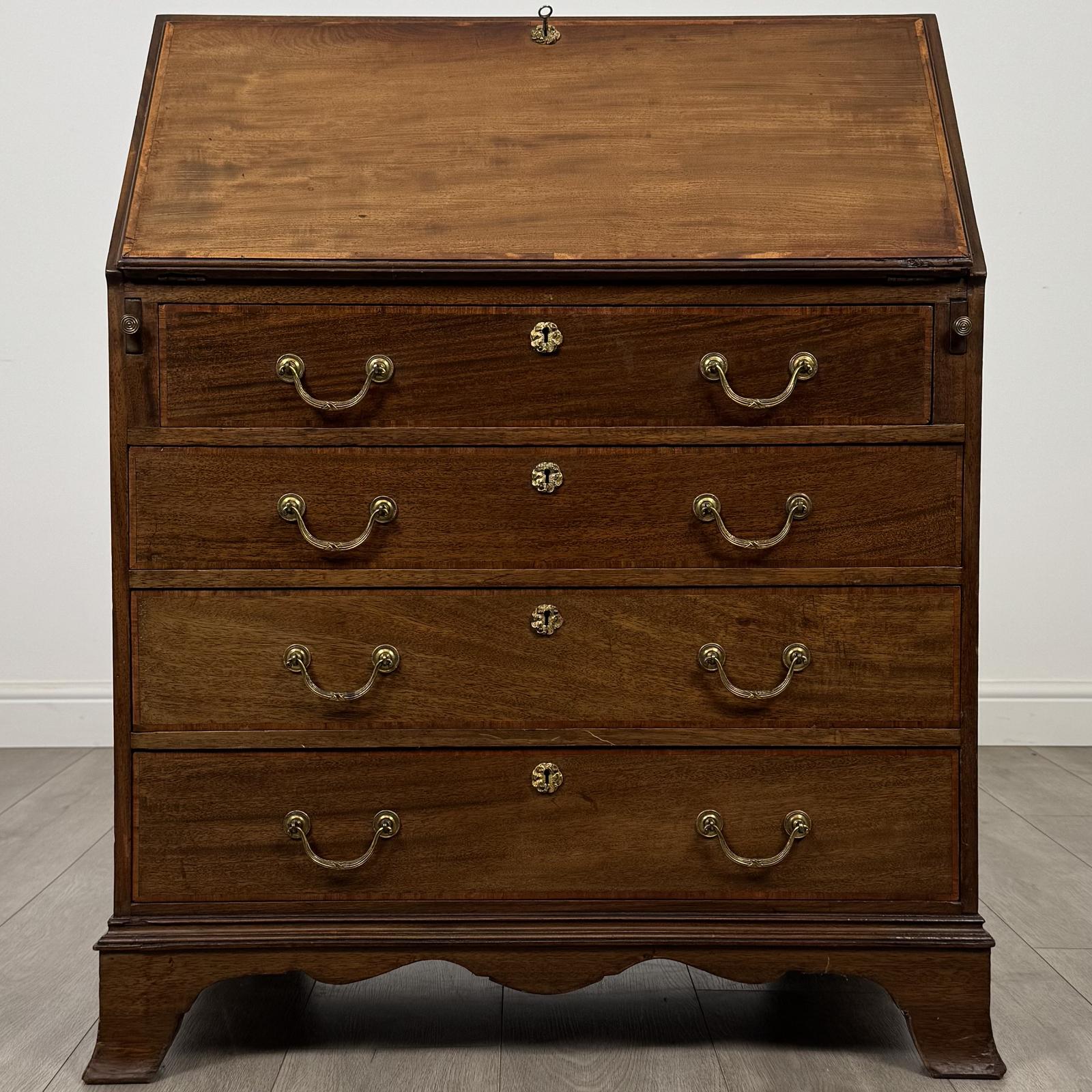 Antique 20th Century Fine Quality Bureau In Mahogany (1 of 13)