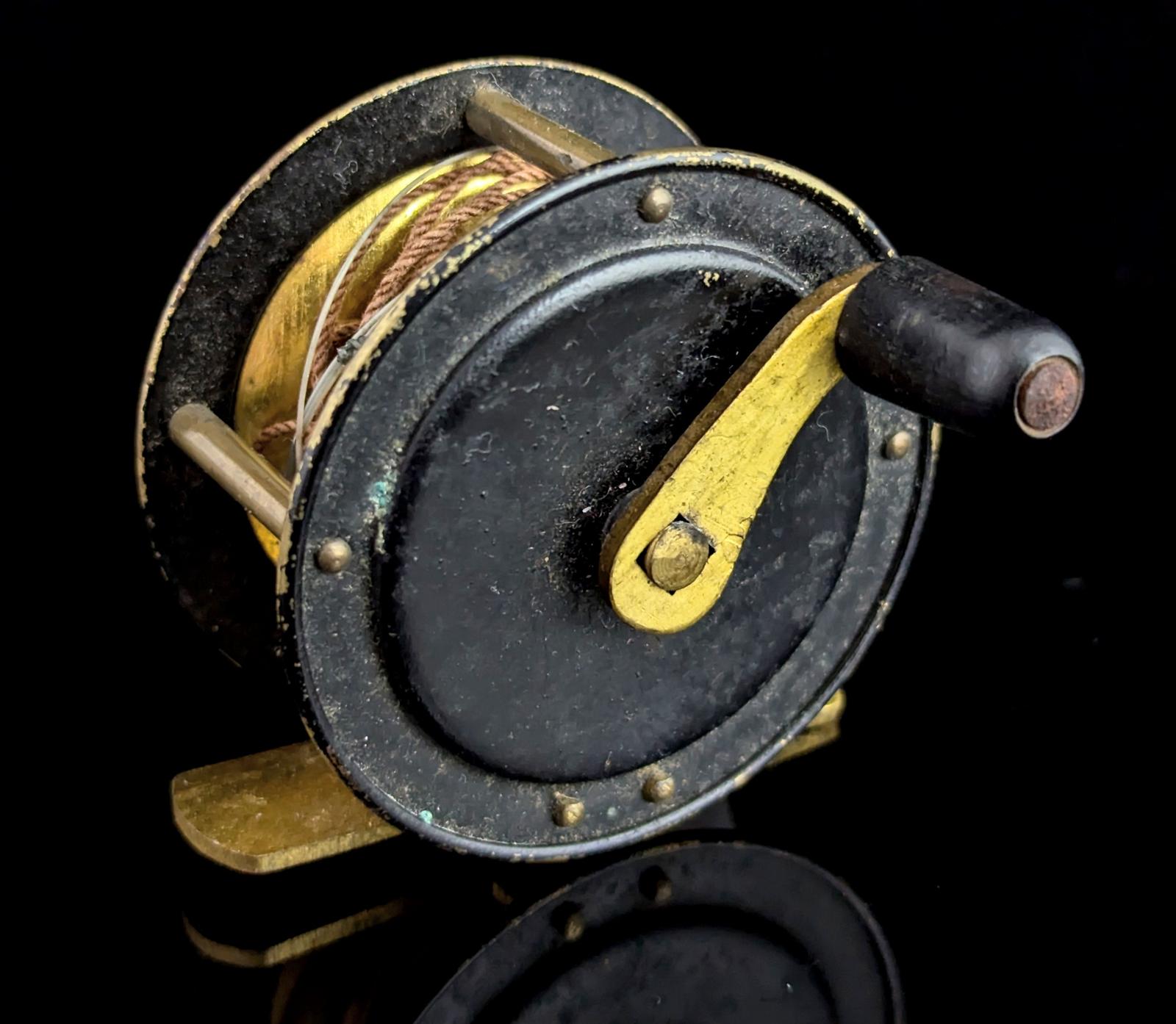 Antique Mini Side Casting Fishing Reel, Black Lacquer and Gilt Brass (1 of 9) Antique Mini Side Casting Fishing Reel, Black Lacquer and Gilt Brass (1 of 9)