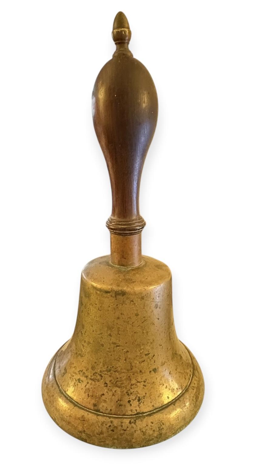 LARGE VICTORIAN BRASS SCHOOL HAND BELL WITH TURNED MAHOGANY HANDLE (1 of 9) LARGE VICTORIAN BRASS SCHOOL HAND BELL WITH TURNED MAHOGANY HANDLE (1 of 9)