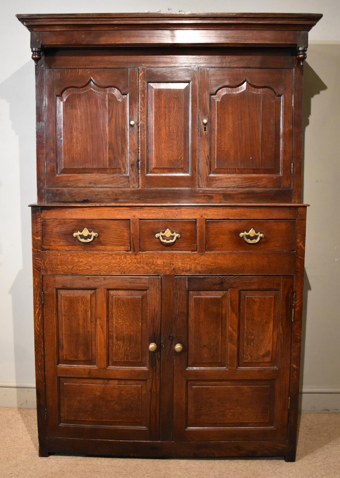 George III Welsh Oak Cupboard - Cwpwrdd Deuddarn (1 of 7)
