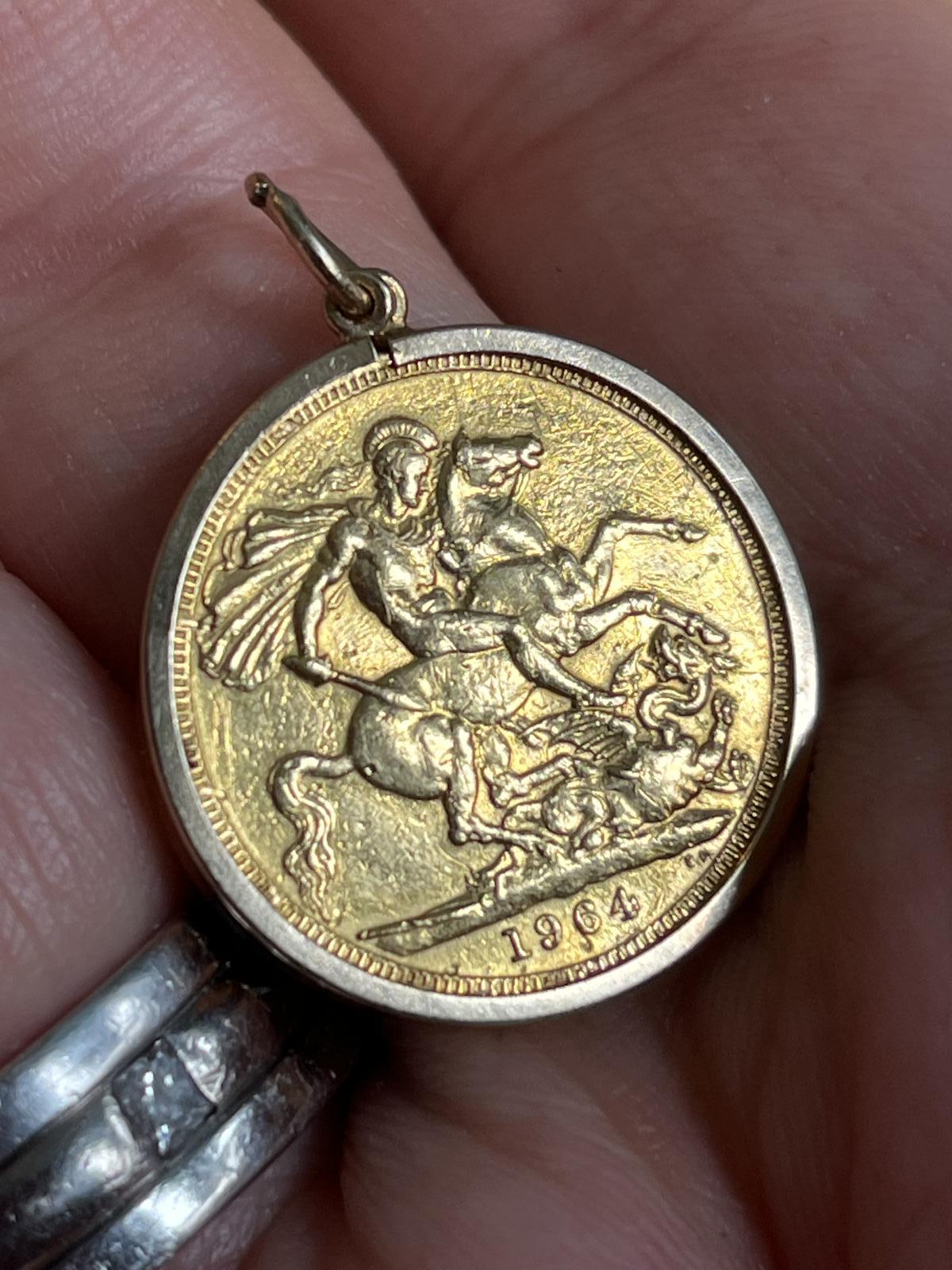 Elizabeth II - 1964 Gold Sovereign in Pendant Mount (1 of 9) Elizabeth II - 1964 Gold Sovereign in Pendant Mount (1 of 9)