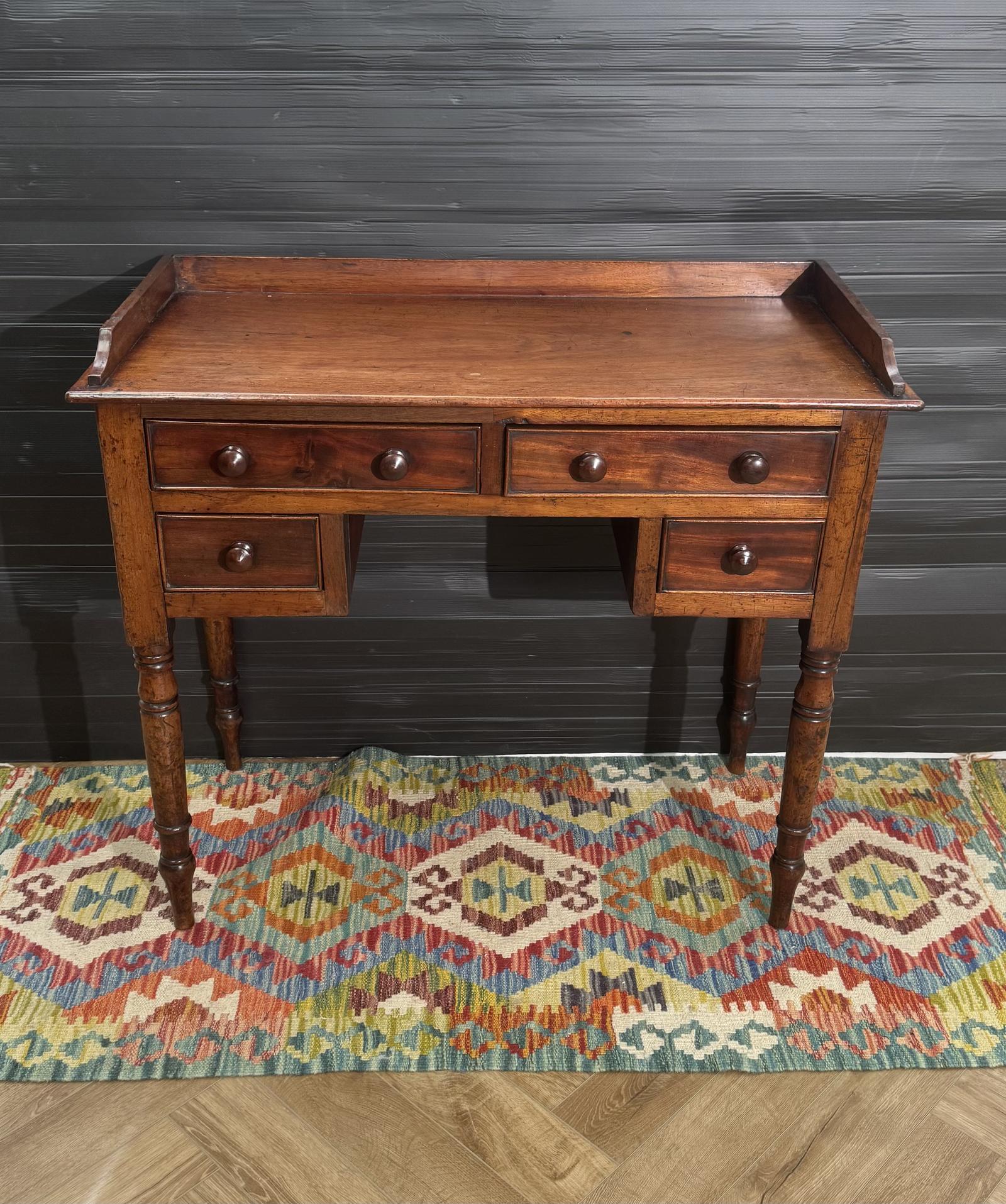 Victorian Mahogany Washstand (1 of 4) Victorian Mahogany Washstand (1 of 4)