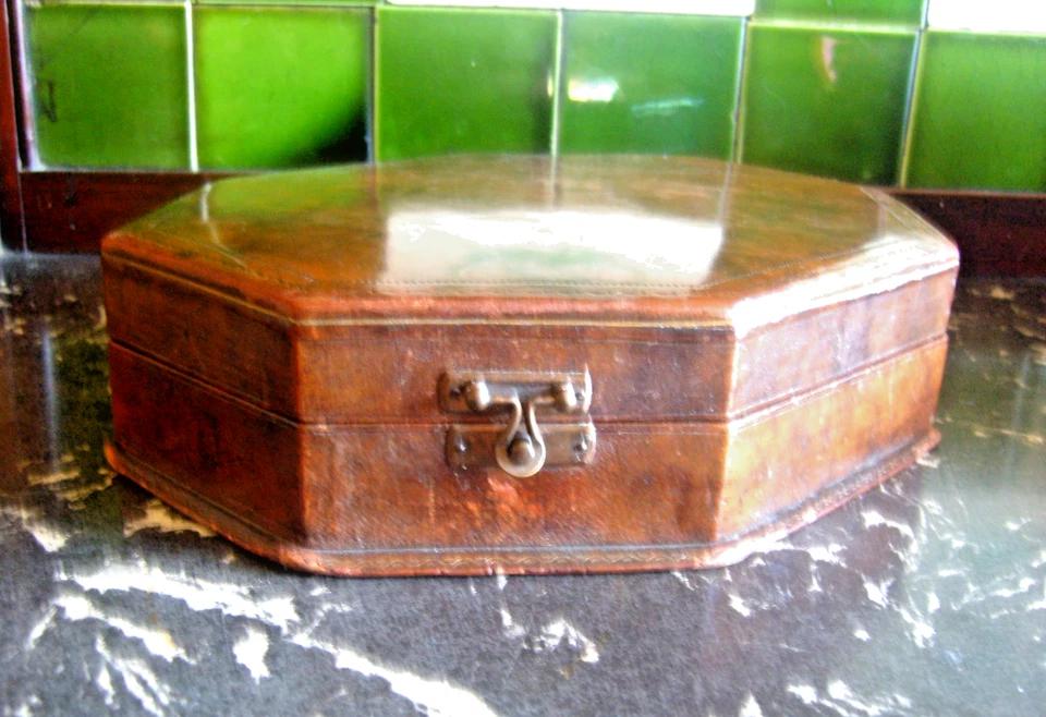 Victorian Jewellery Box 1890s Brown Leather Large Foxed Mirror Octagonal Shape (1 of 15)