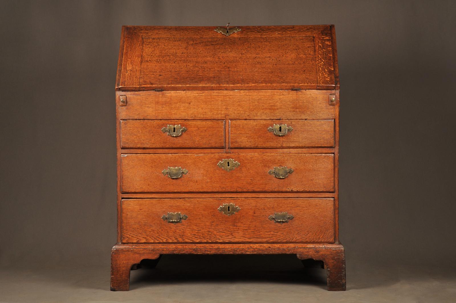 Small Early 18th Century Oak Bureau (1 of 17) Small Early 18th Century Oak Bureau (1 of 17)