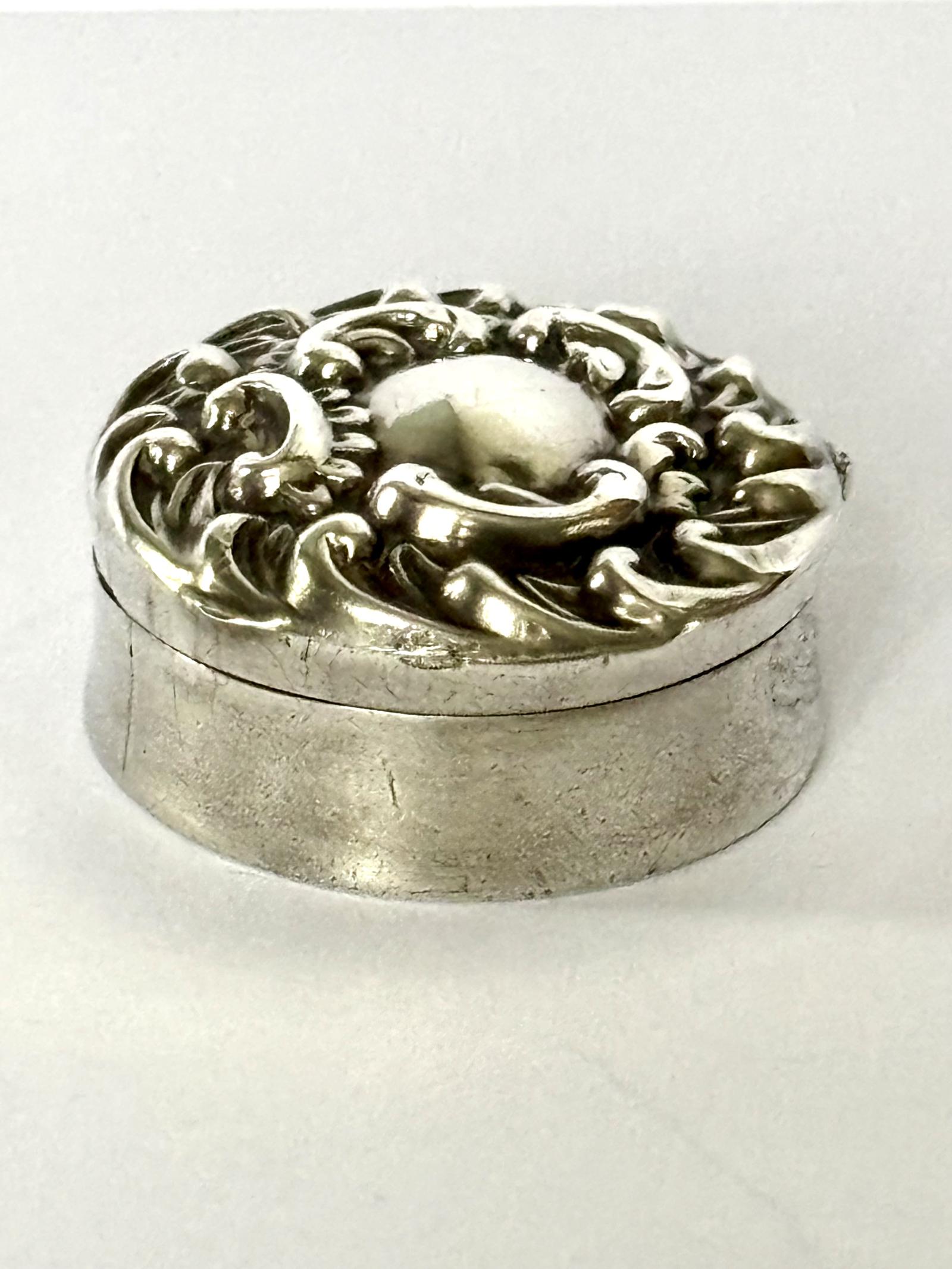 Edwardian Small Silver Gilt Pill Trinket Ring Box Adie & Lovekin Birmingham 1903 (1 of 8) Edwardian Small Silver Gilt Pill Trinket Ring Box Adie & Lovekin Birmingham 1903 (1 of 8)