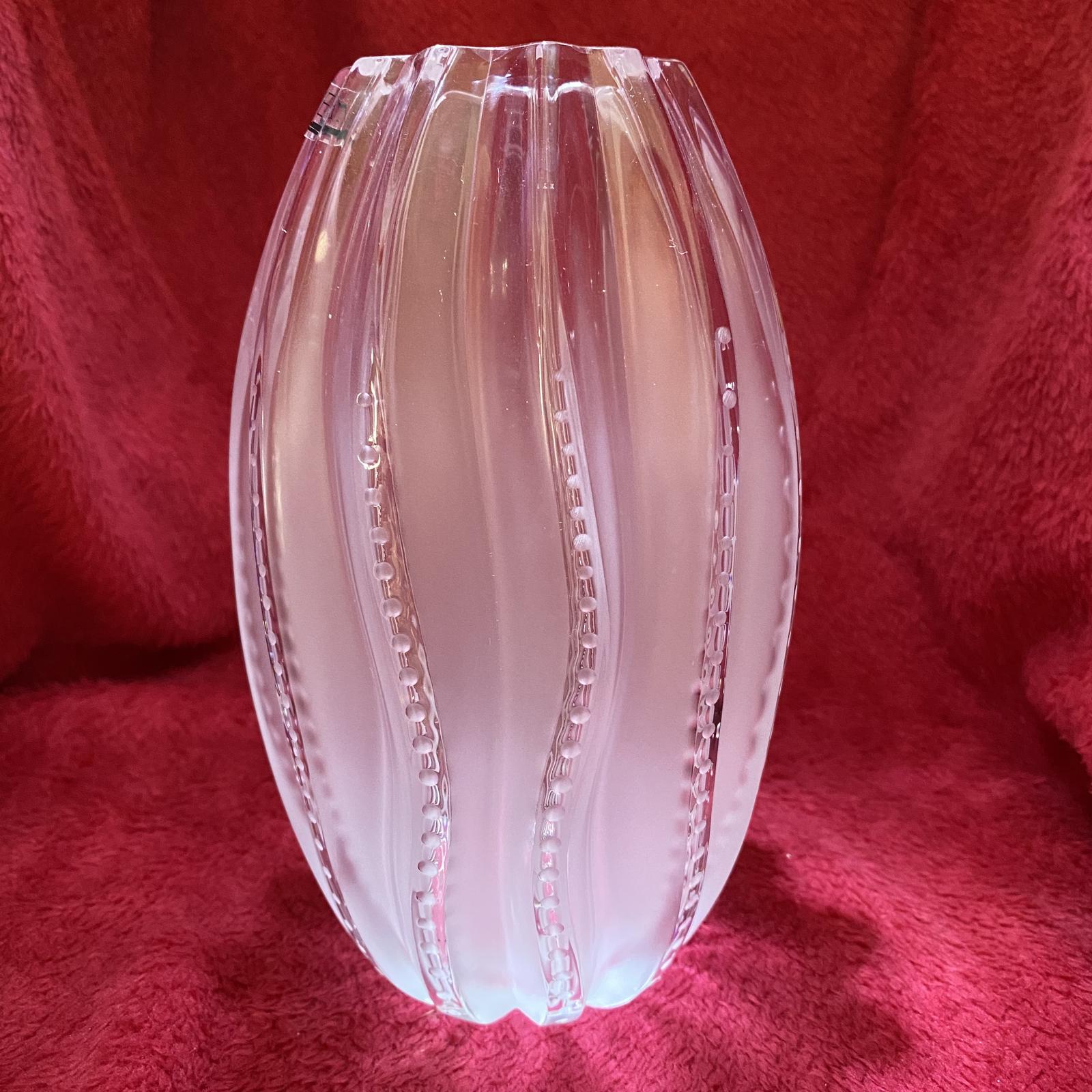 Lalique "Medusa" pattern vase in clear and frosted glass with original label (1 of 7) Lalique "Medusa" pattern vase in clear and frosted glass with original label (1 of 7)