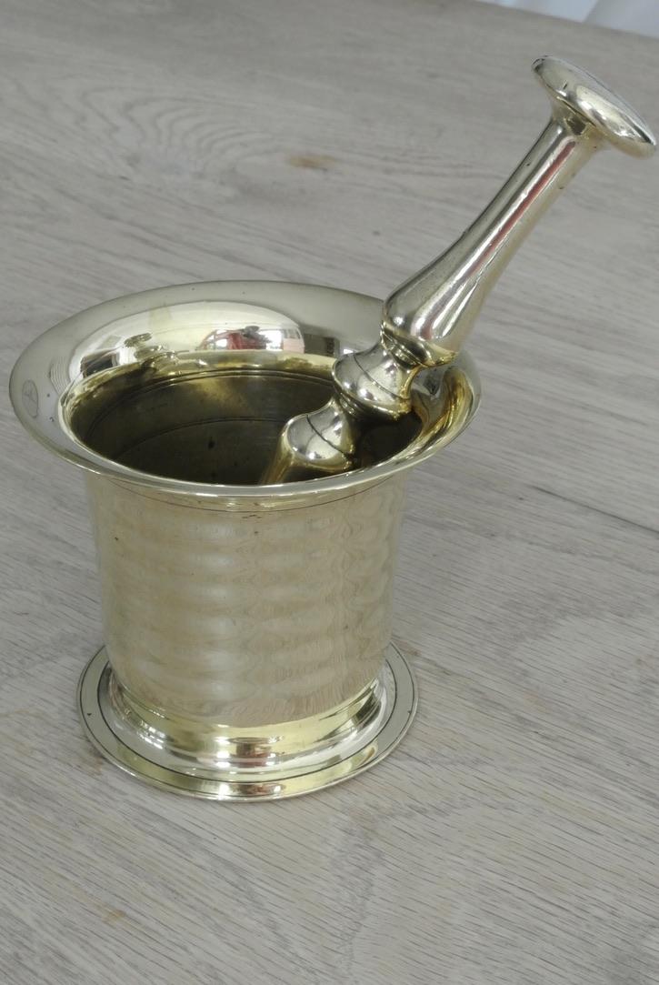Good Early 19th Century Brass Mortar & Pestle - 'C.A' Makers Mark to Base (1 of 7)