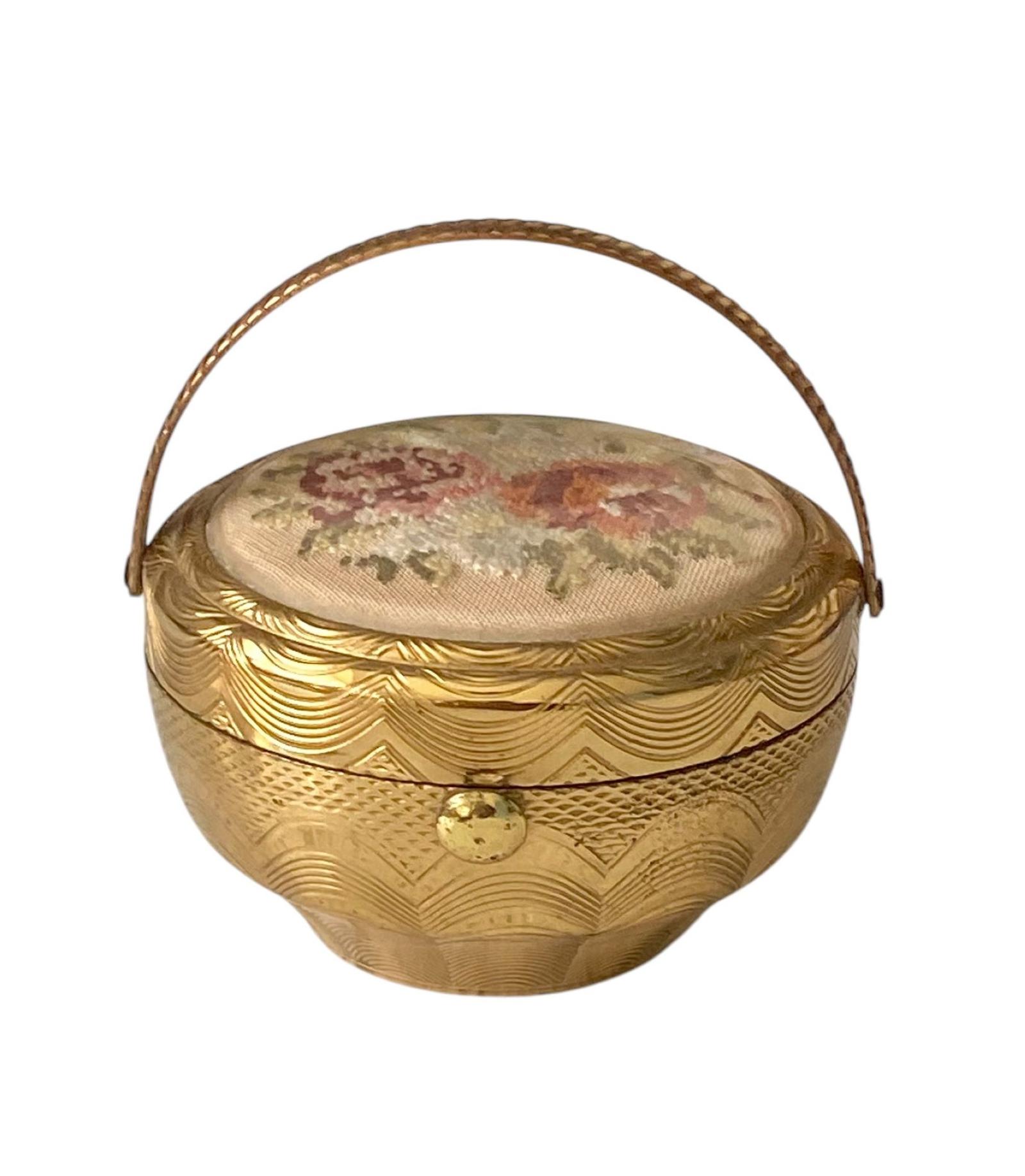 Vintage Kigu Bouquet Petit Point Figural Basket Powder Compact c.1940 (1 of 10)