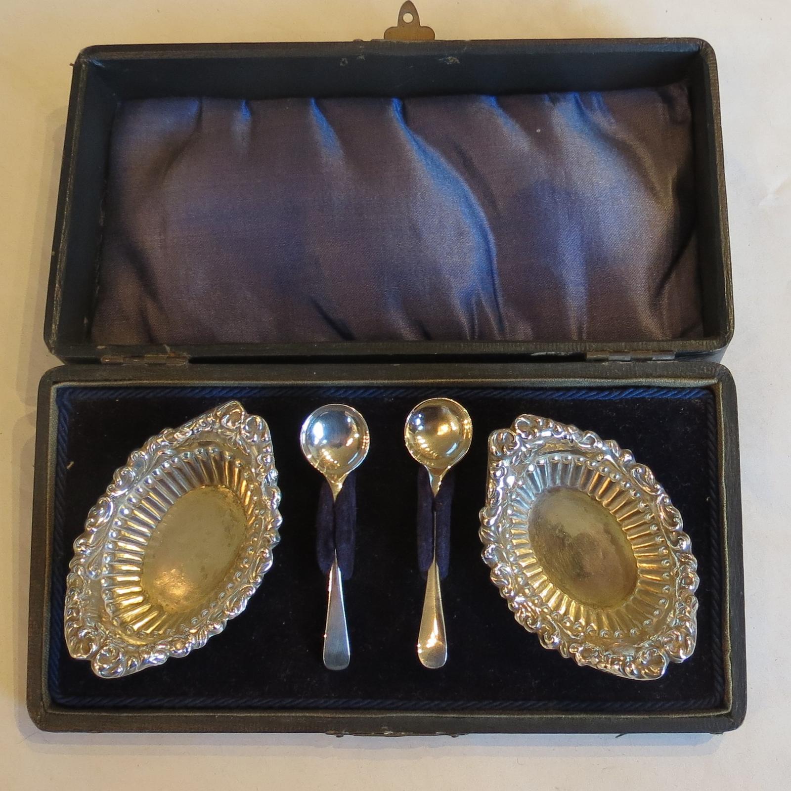 Cased Pair of Victorian Silver Salts (1 of 4) Cased Pair of Victorian Silver Salts (1 of 4)