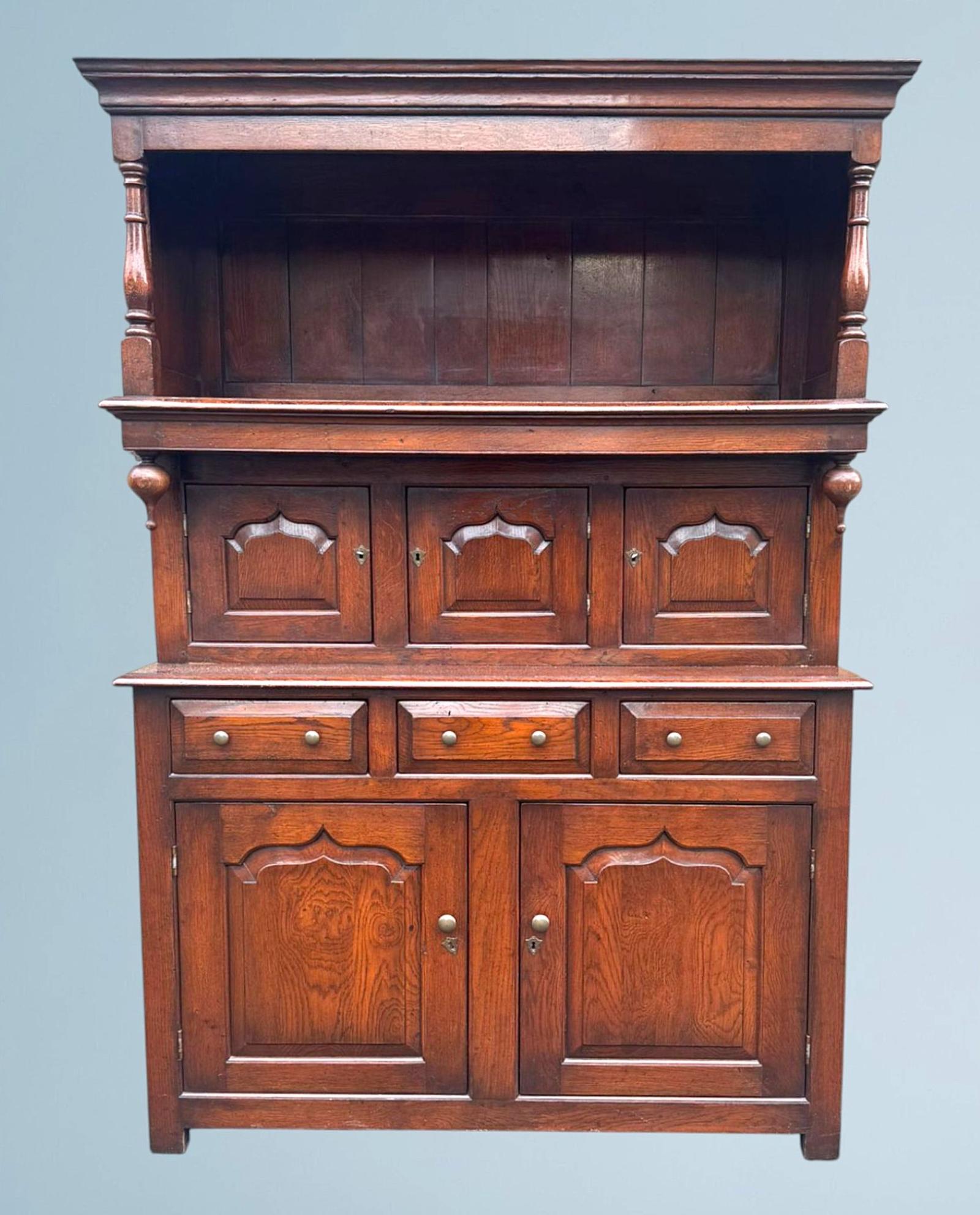 Good Quality Oak Tridarn / Court Cupboard / Sideboard (1 of 12)