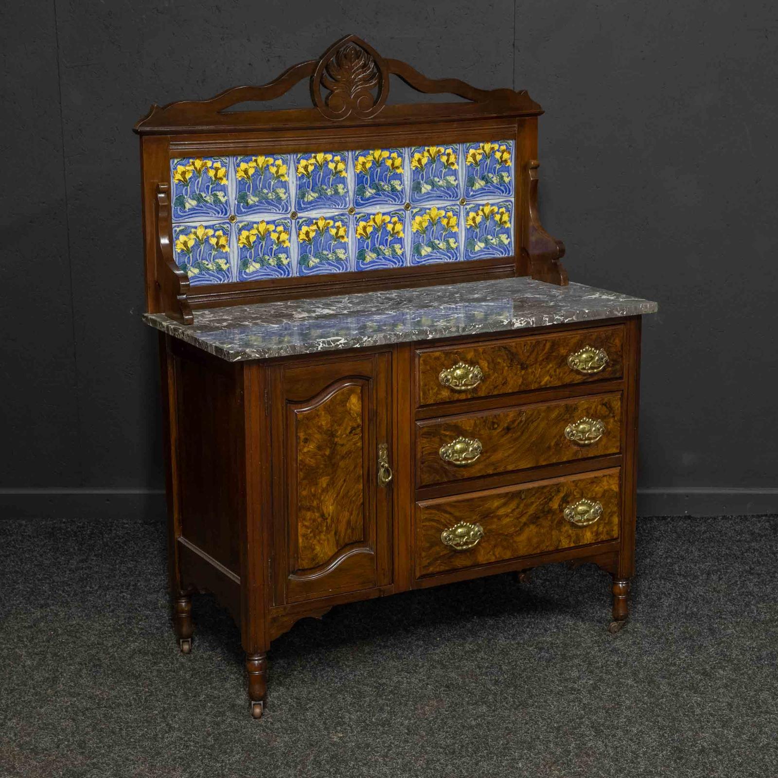 Late Victorian Walnut Washstand (1 of 14)