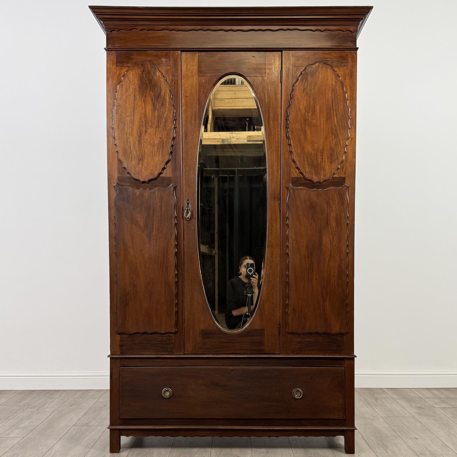 Antique 20th Century Good Quality Wardrobe In Mahogany (1 of 11)