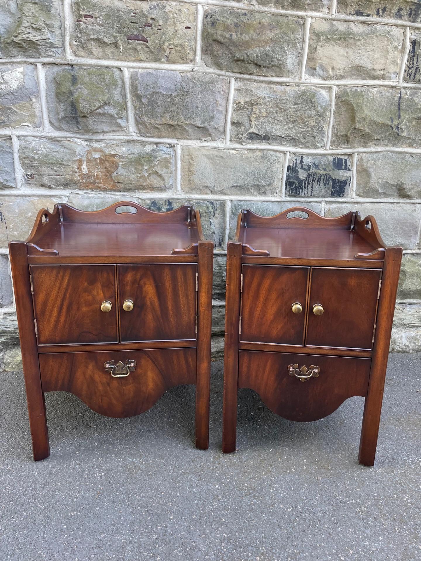 Quality Matched Pair Mahogany Tray Top Bedside Tables (1 of 12)