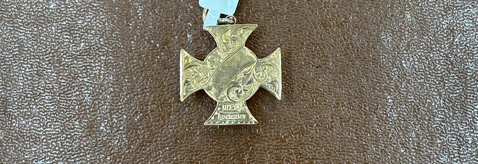 9ct Gold  Locket (1 of 4)