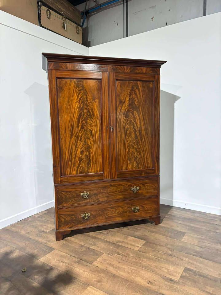 Victorian Mahogany Hanging Cupboard / Wardrobe (1 of 18)