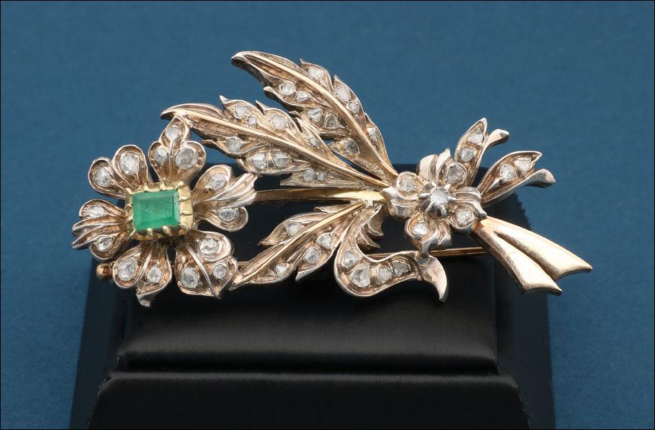 Vintage 18K Gold Brooch with Natural Emerald and 49 Diamonds, Circa 1950 (1 of 11)