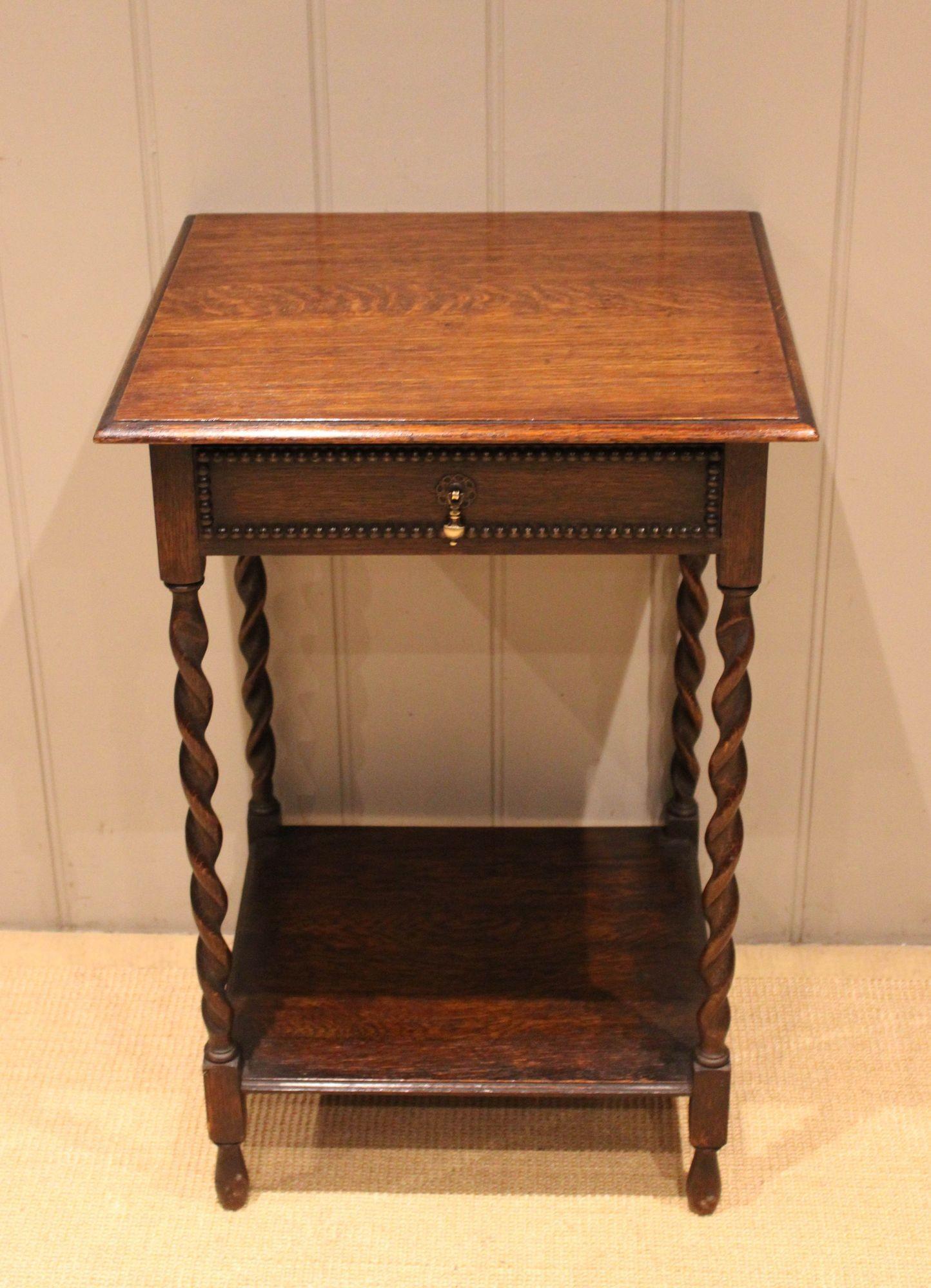 Small Oak Side Table (1 of 10) Small Oak Side Table (1 of 10)