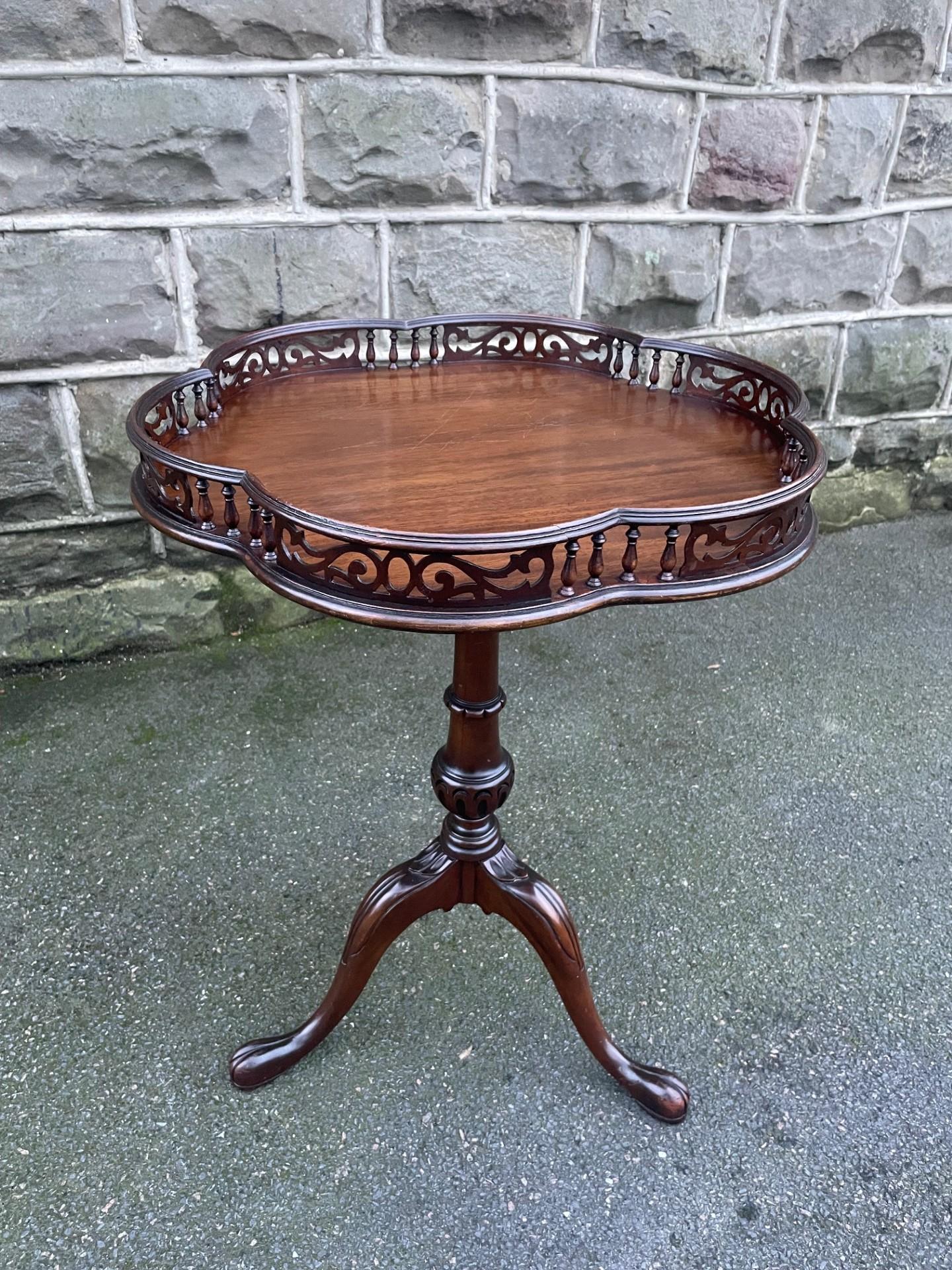 Quality Mahogany Gallery Top Wine Table (1 of 6) Quality Mahogany Gallery Top Wine Table (1 of 6)