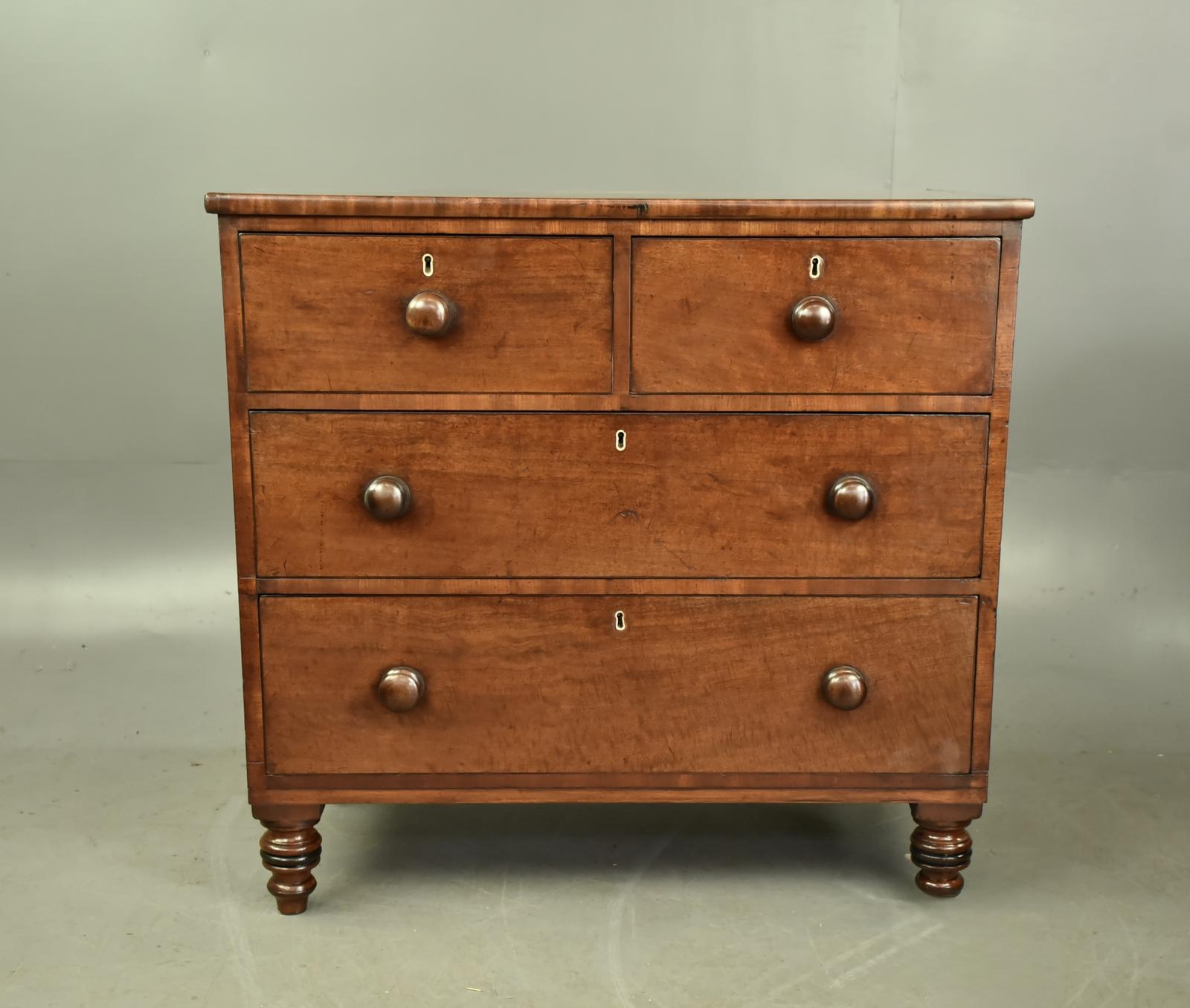 Small Georgian Mahogany Chest of Drawers (1 of 6)