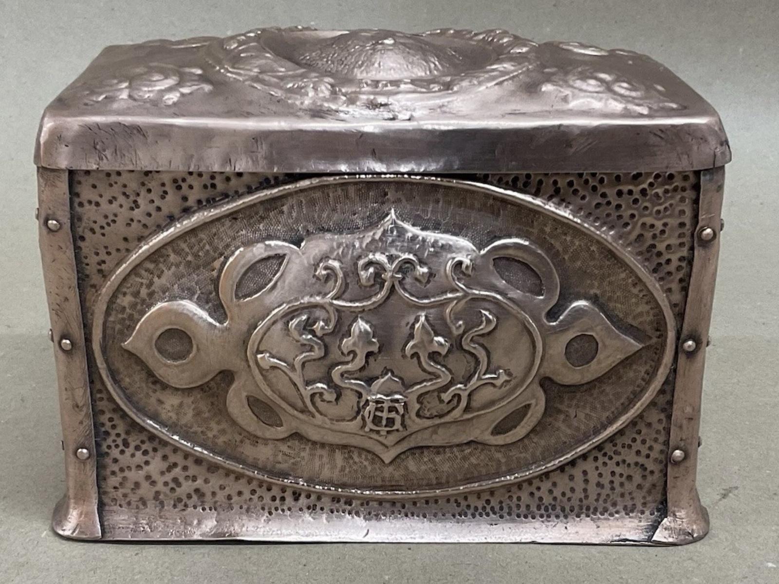 Arts & Crafts Repousse Copper Trinket Box Green Man & Lady Decoration Victorian c.1880 (1 of 9) Arts & Crafts Repousse Copper Trinket Box Green Man & Lady Decoration Victorian c.1880 (1 of 9)