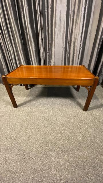 Mahogany Coffee Table (1 of 4) Mahogany Coffee Table (1 of 4)