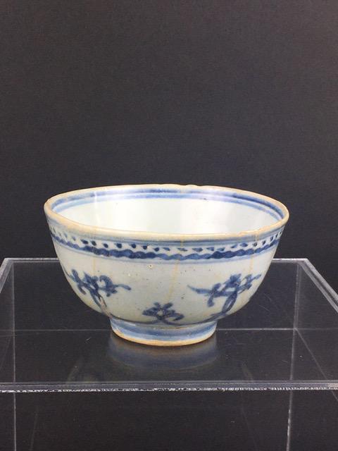 16th Century Ming Dynasty Chinese Hand Painted Blue & White Bowl (1 of 9) 16th Century Ming Dynasty Chinese Hand Painted Blue & White Bowl (1 of 9)