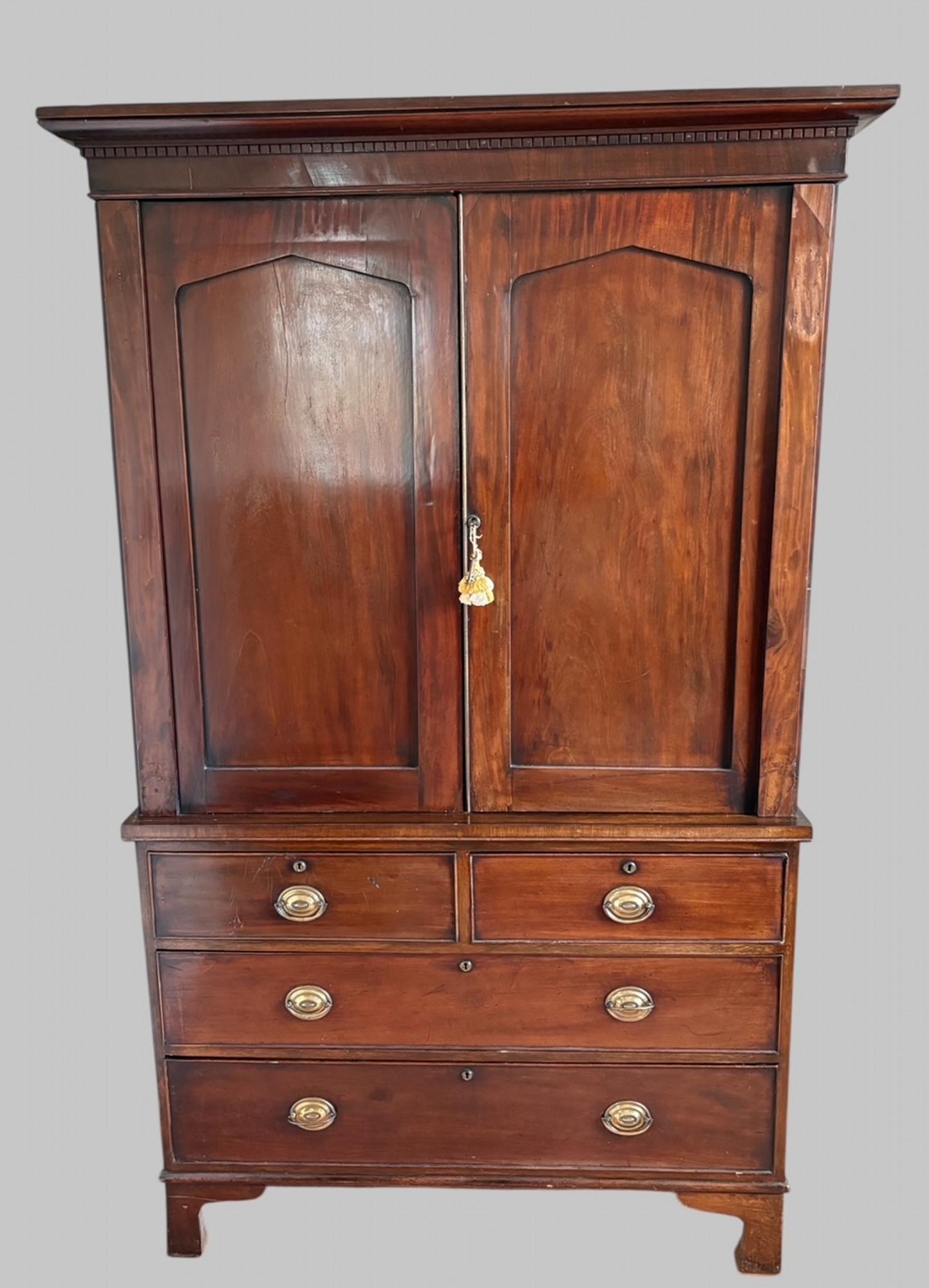 A Georgian Mahogany Linen Press (1 of 8)